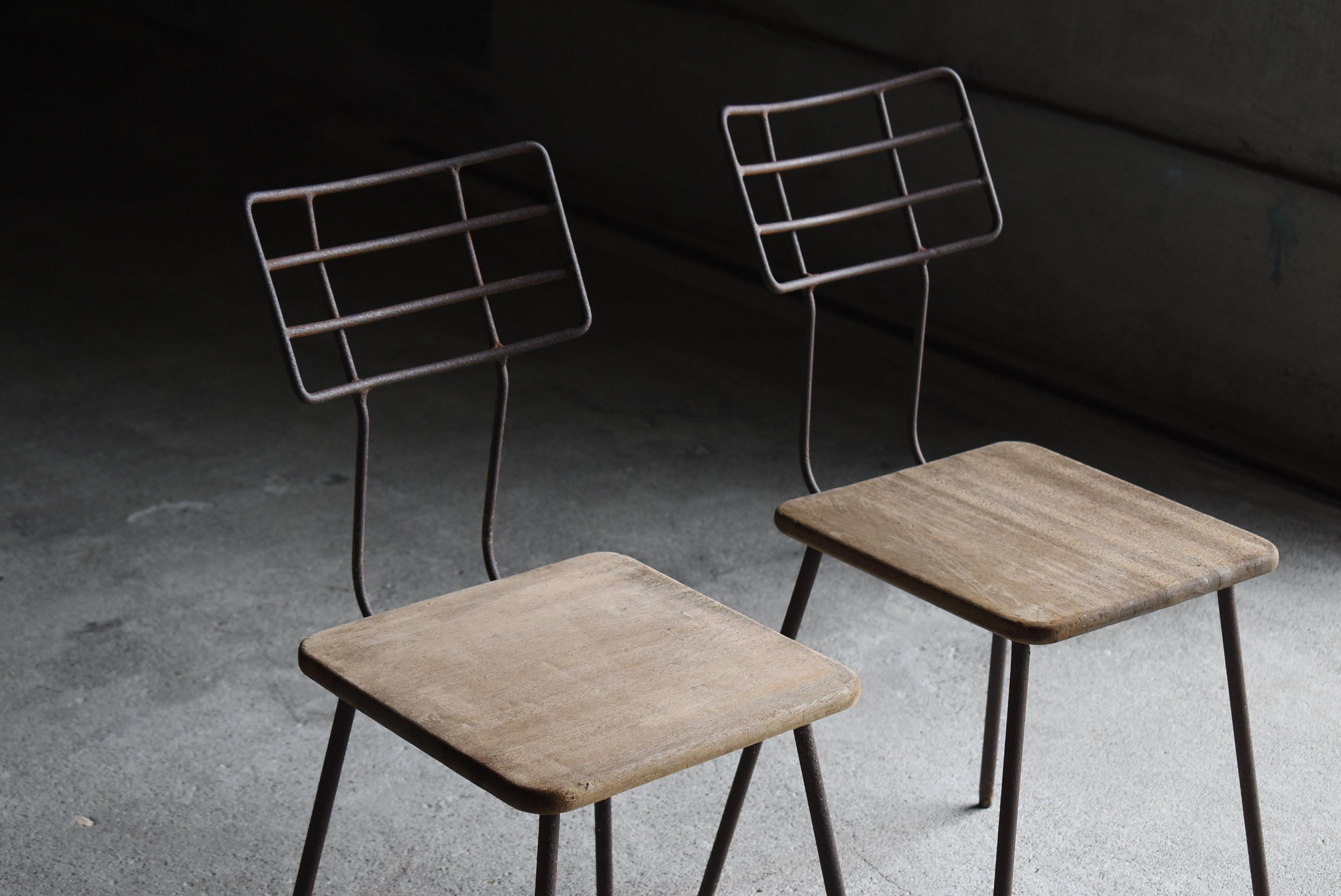 Japanisches altes Stuhlpaar 1940er-1960er Jahre / Moderne Beistellstühle Wabisabi (Mitte des 20. Jahrhunderts) im Angebot