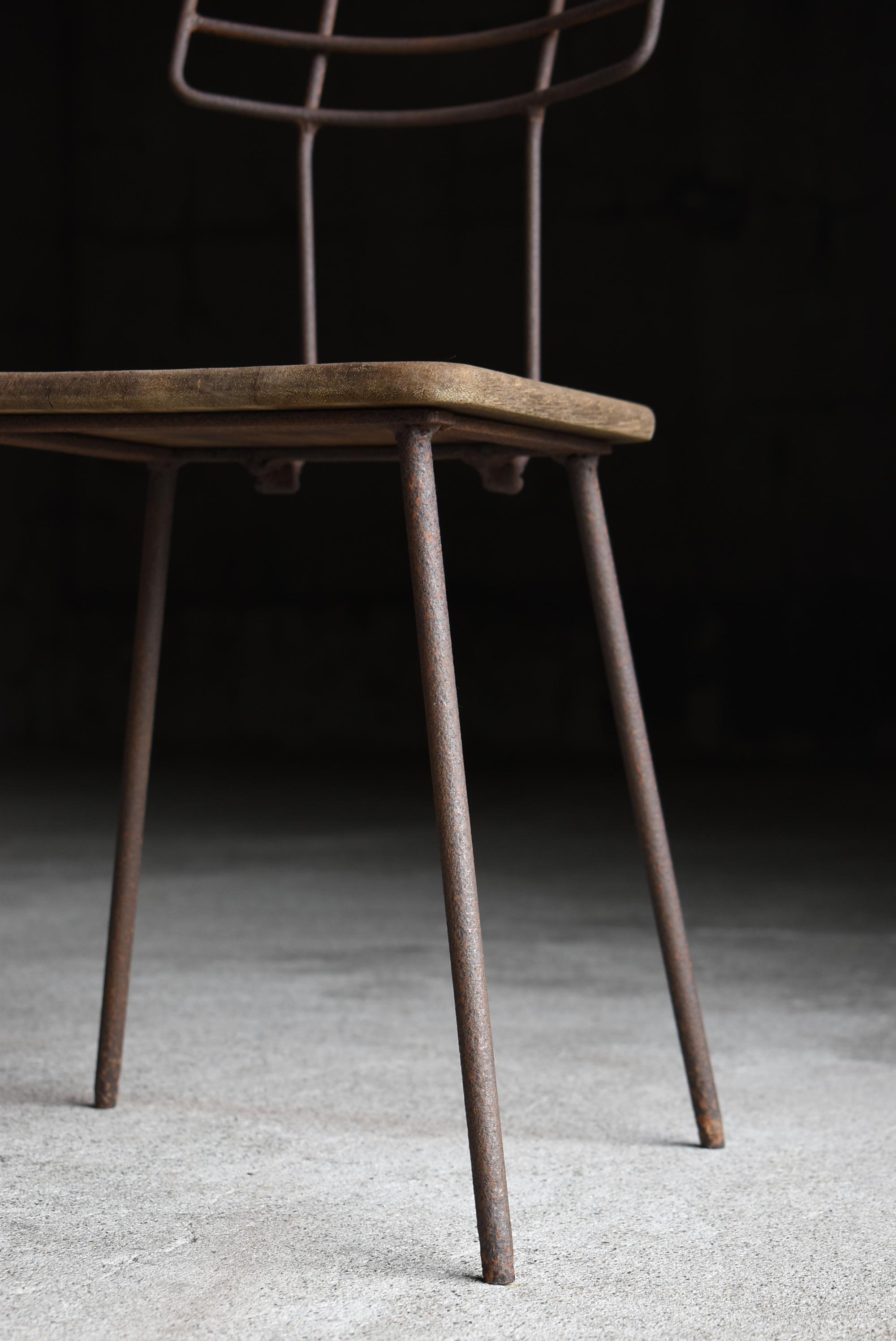 Japanisches altes Stuhlpaar 1940er-1960er Jahre / Moderne Beistellstühle Wabisabi im Angebot 2