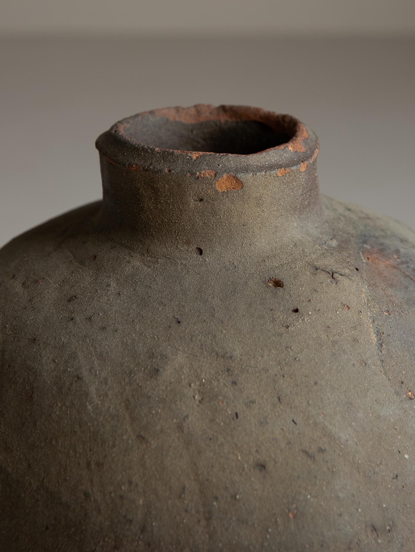 Japanese Old Pottery 1450-1550s / Tokoname Ware / Flower Vase Wabisabi In Good Condition In Sammu-shi, Chiba