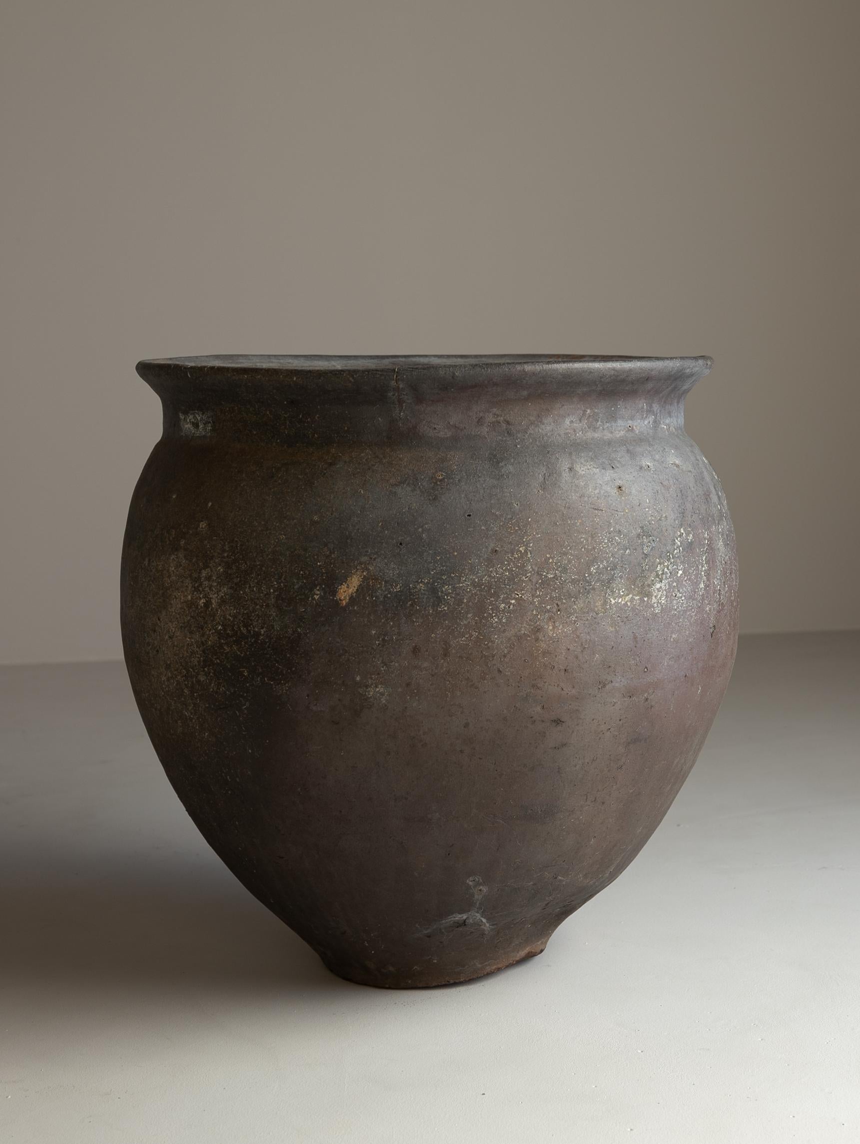 This pot is fired in Aichi prefecture.
It is called 