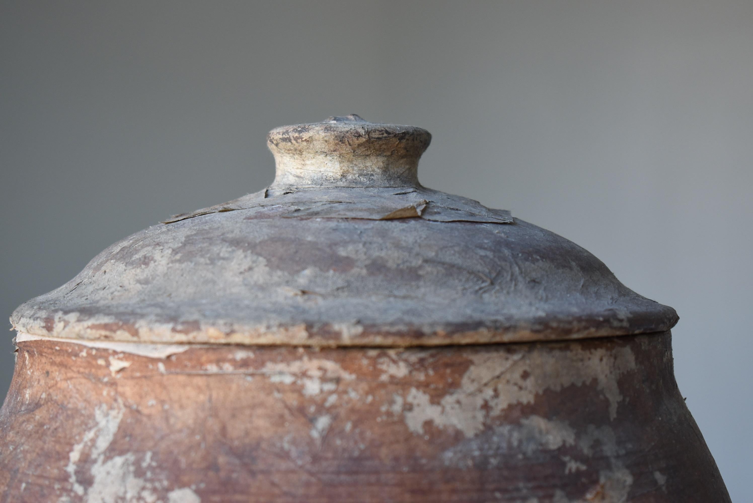 Japanese old pottery.
It is an item from the Edo period (1800-1860s).
The pottery is covered with paper.

A jar for extinguishing charcoal.

The paper is torn and peeled off, but it is a beautiful landscape like an abstract painting.
It has