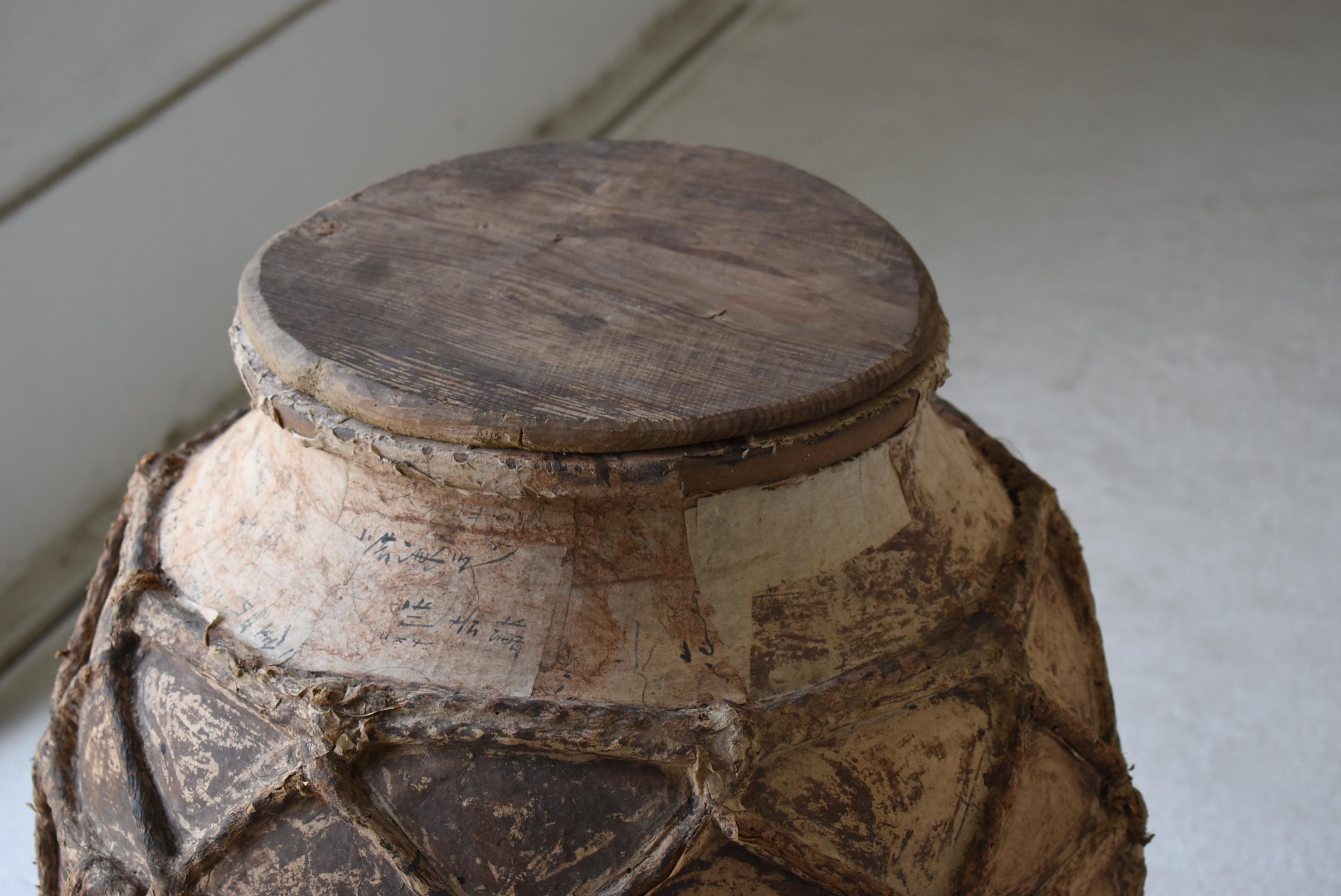 It is a jar baked in Shigaraki (Shiga Prefecture) in Japan.
It seems to be from the Edo period to the Meiji period (1800-1900).

It is used to store tea leaves. Comes with a wooden lid.
A straw string is wrapped around it, and paper is pasted on