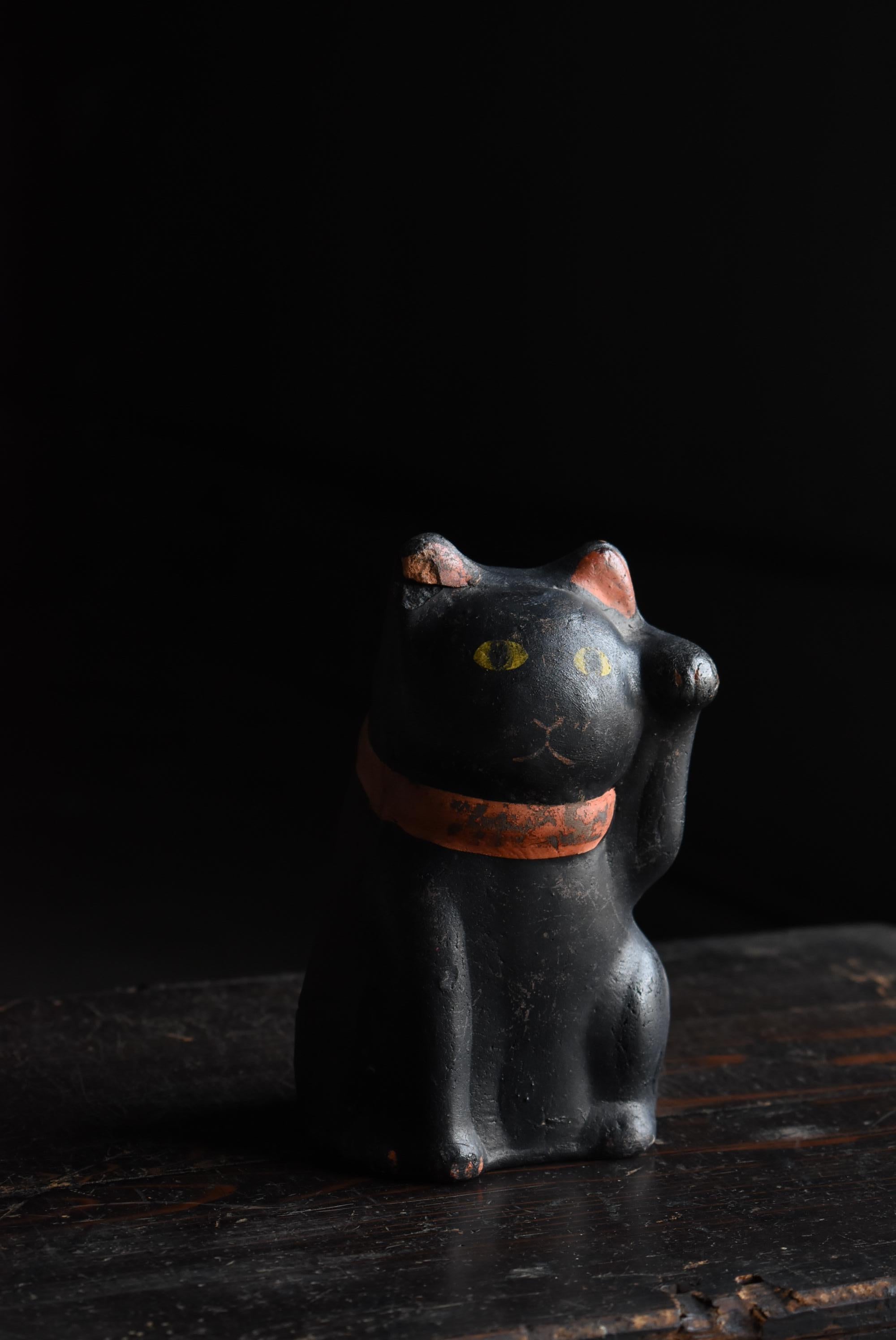 Showa Japanese Old Pottery Statue Beckoning Cat 1940s-1970s / Manekineko Wabi Sabi