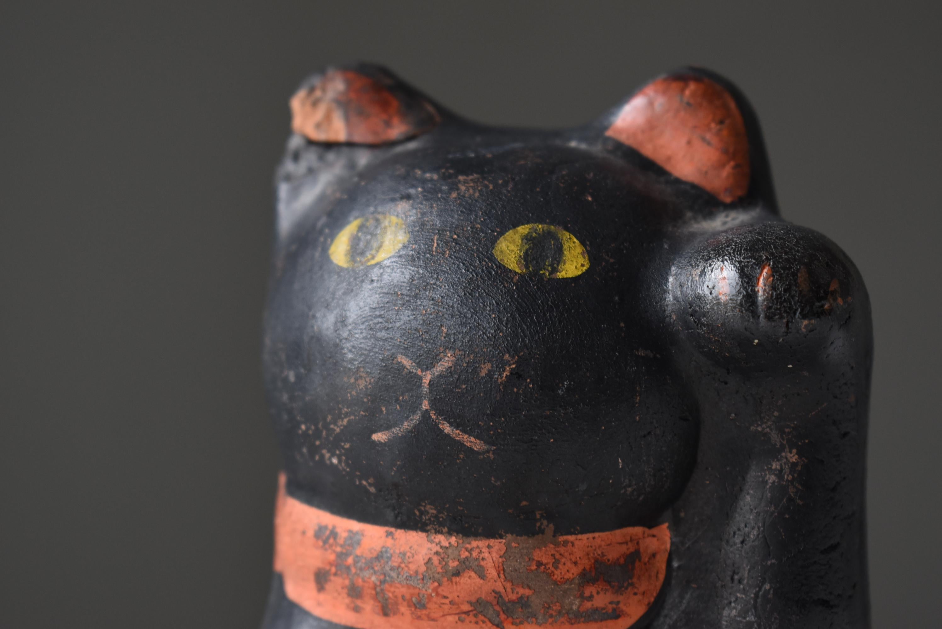 20th Century Japanese Old Pottery Statue Beckoning Cat 1940s-1970s / Manekineko Wabi Sabi