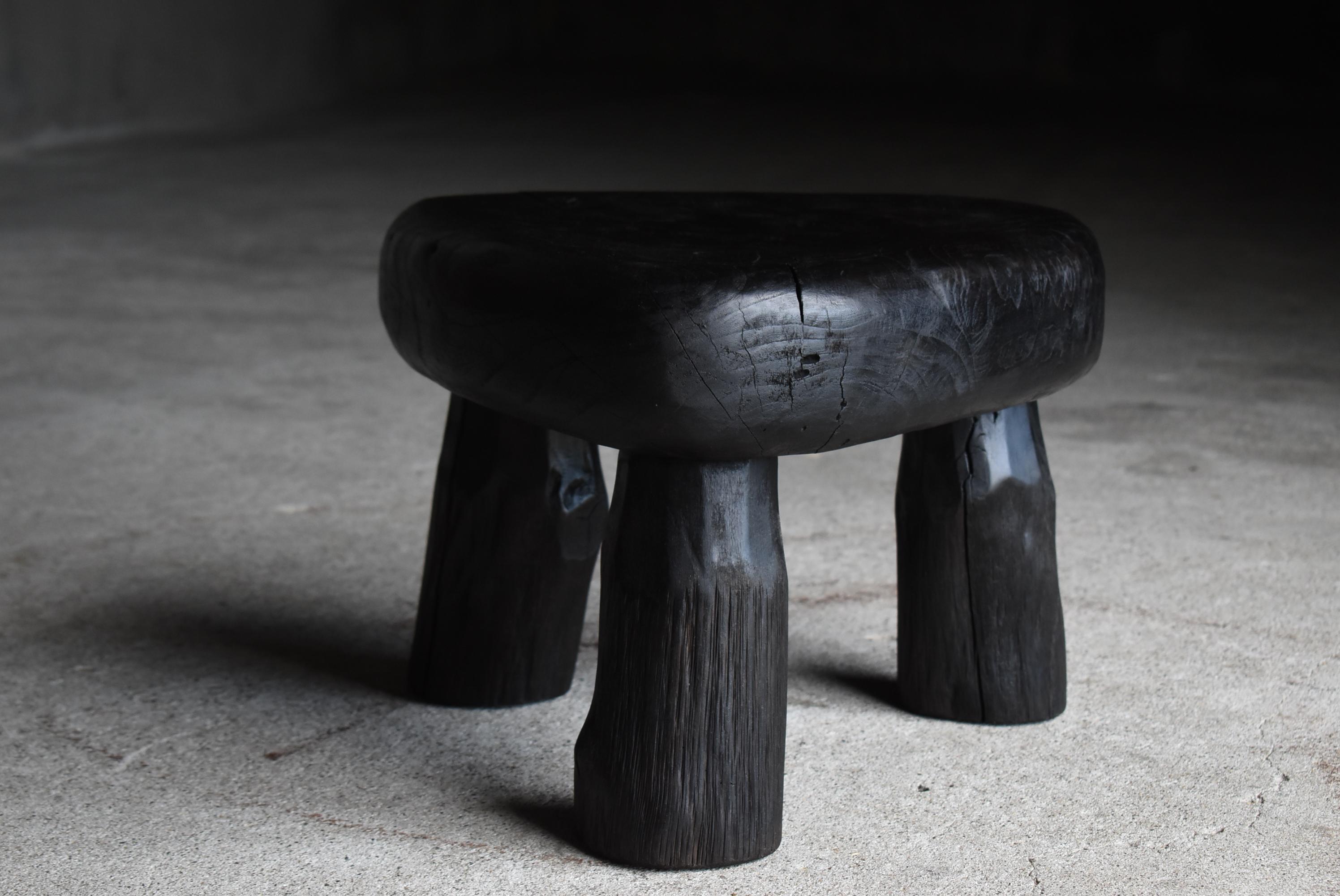 Taburete Negro Japonés Antiguo Primitivo Años 1940-1960 / Silla Lateral Moderna Wabi Sabi en venta 4