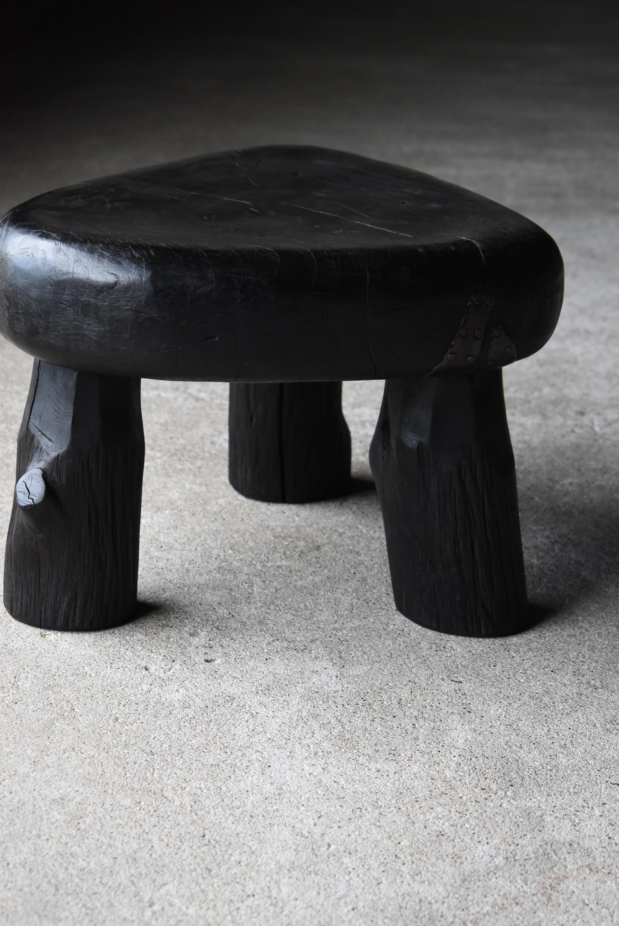 Taburete Negro Japonés Antiguo Primitivo Años 1940-1960 / Silla Lateral Moderna Wabi Sabi en venta 10