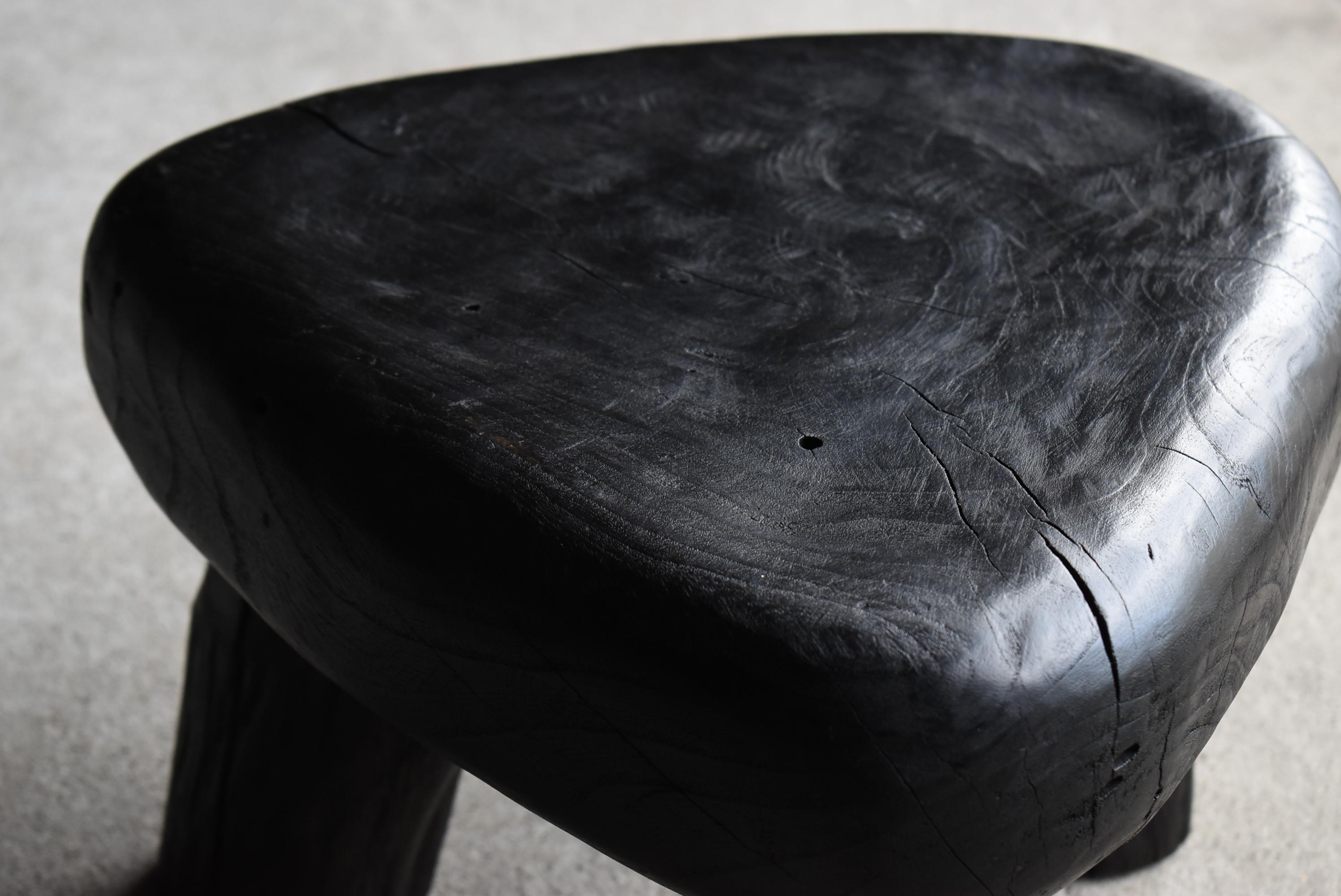 Taburete Negro Japonés Antiguo Primitivo Años 1940-1960 / Silla Lateral Moderna Wabi Sabi Carpintería en venta