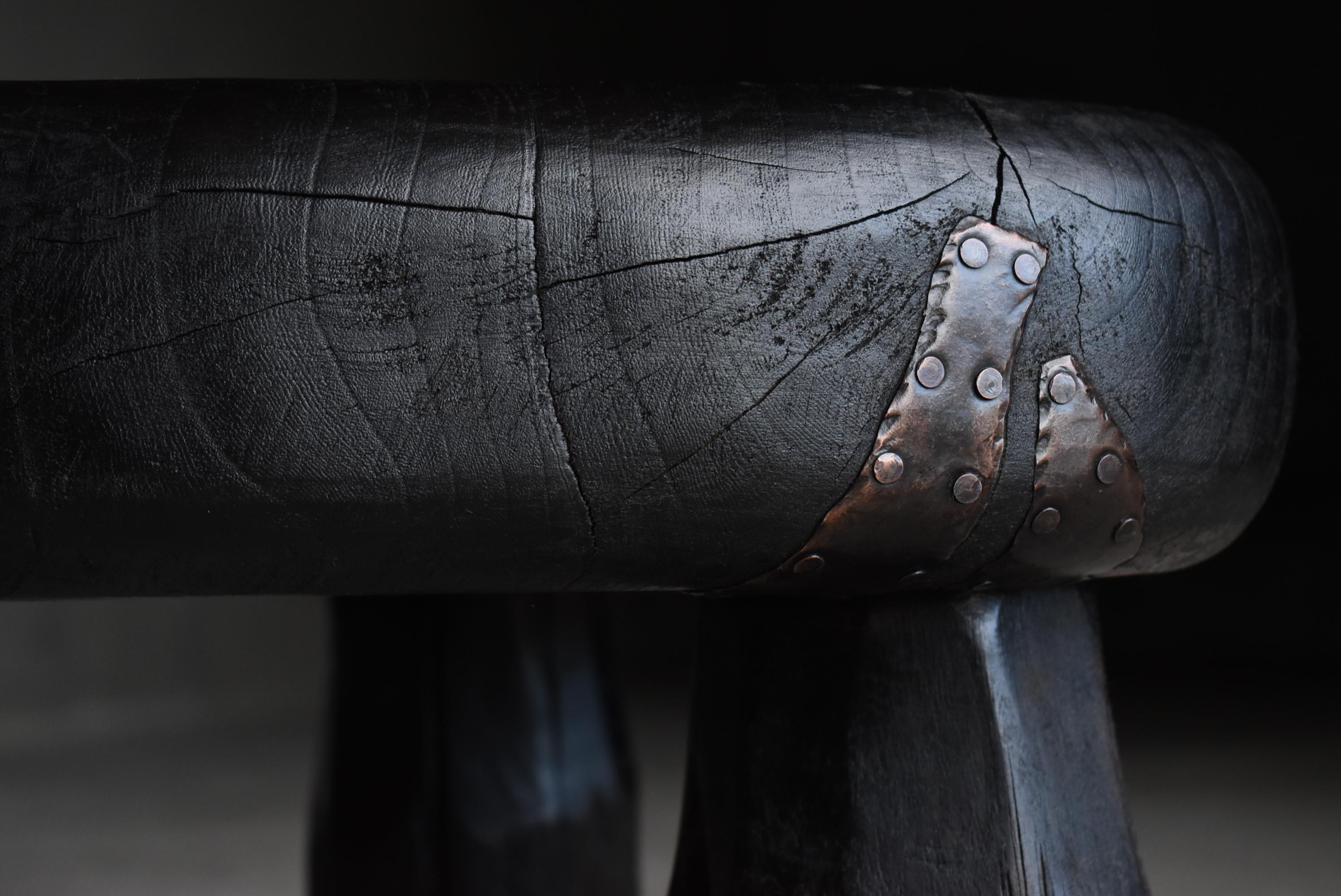 Taburete Negro Japonés Antiguo Primitivo Años 1940-1960 / Silla Lateral Moderna Wabi Sabi mediados del siglo XX en venta