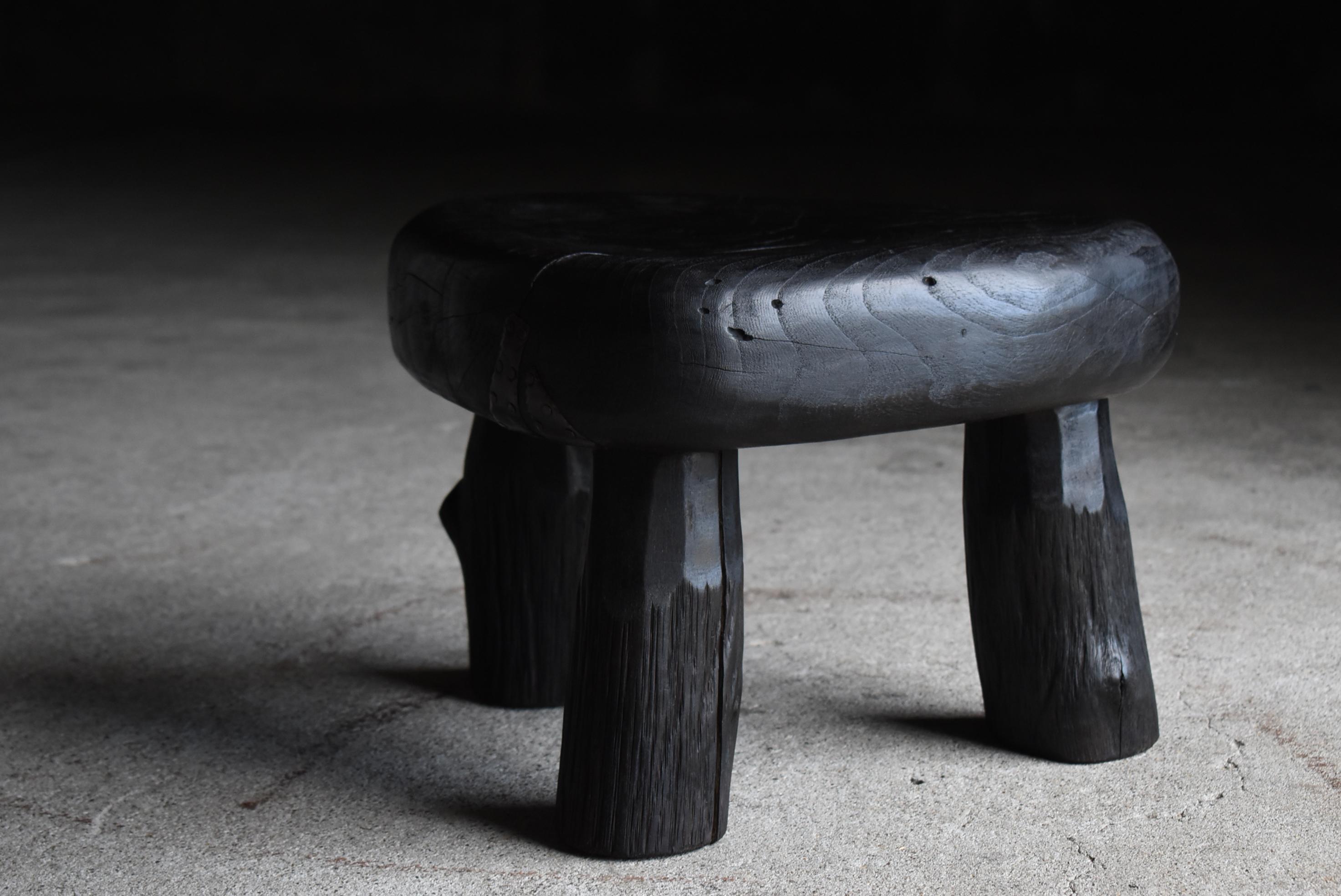Taburete Negro Japonés Antiguo Primitivo Años 1940-1960 / Silla Lateral Moderna Wabi Sabi en venta 2