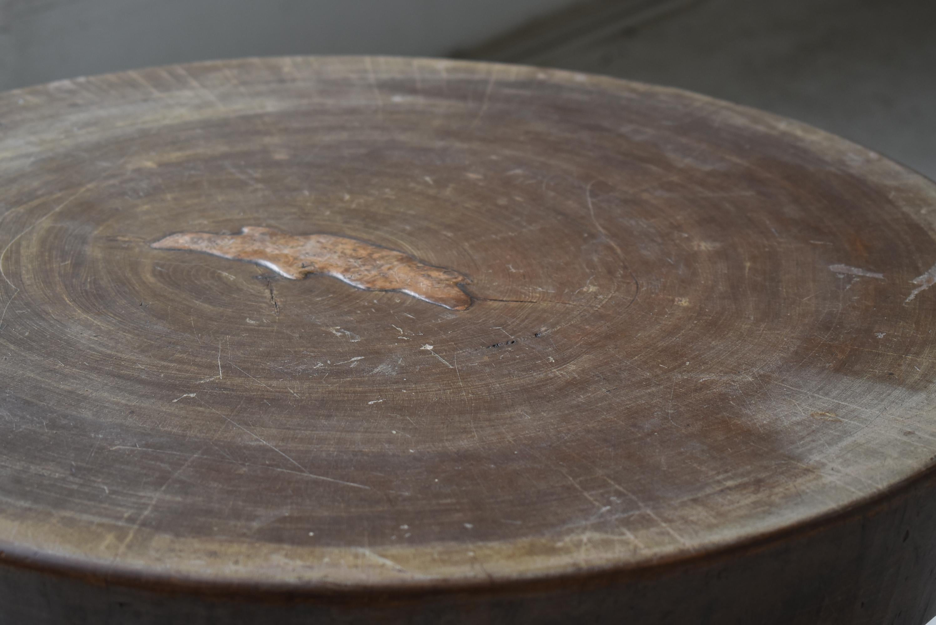 Mid-20th Century Japanese Old Primitive Coffee Table 1940s-1960s / Round Table Mingei Wabisabi For Sale