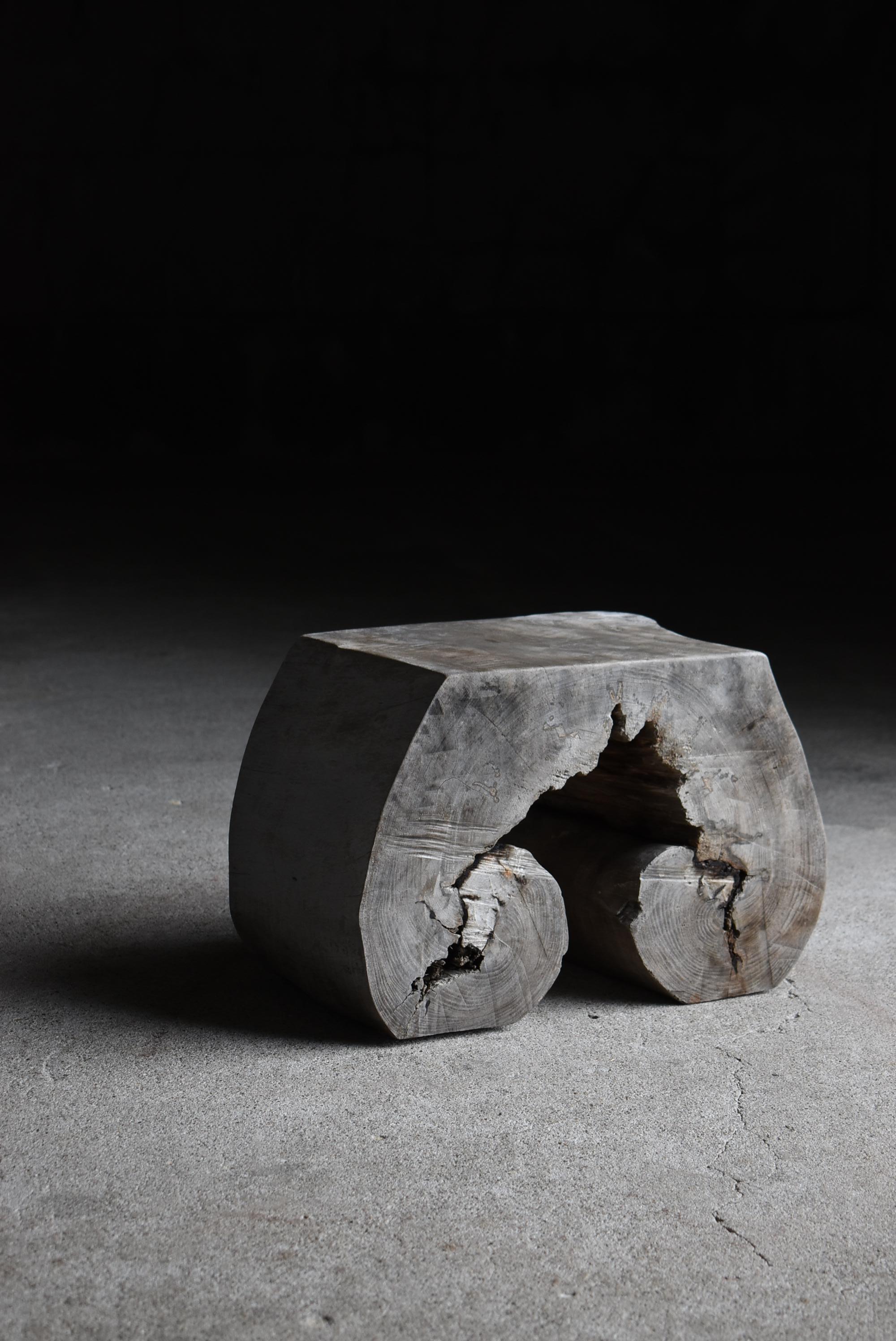 Japonais Ancienne chaise d'appoint japonaise primitive 1940s-1960s / Tabouret Présentoir Wabi Sabi en vente