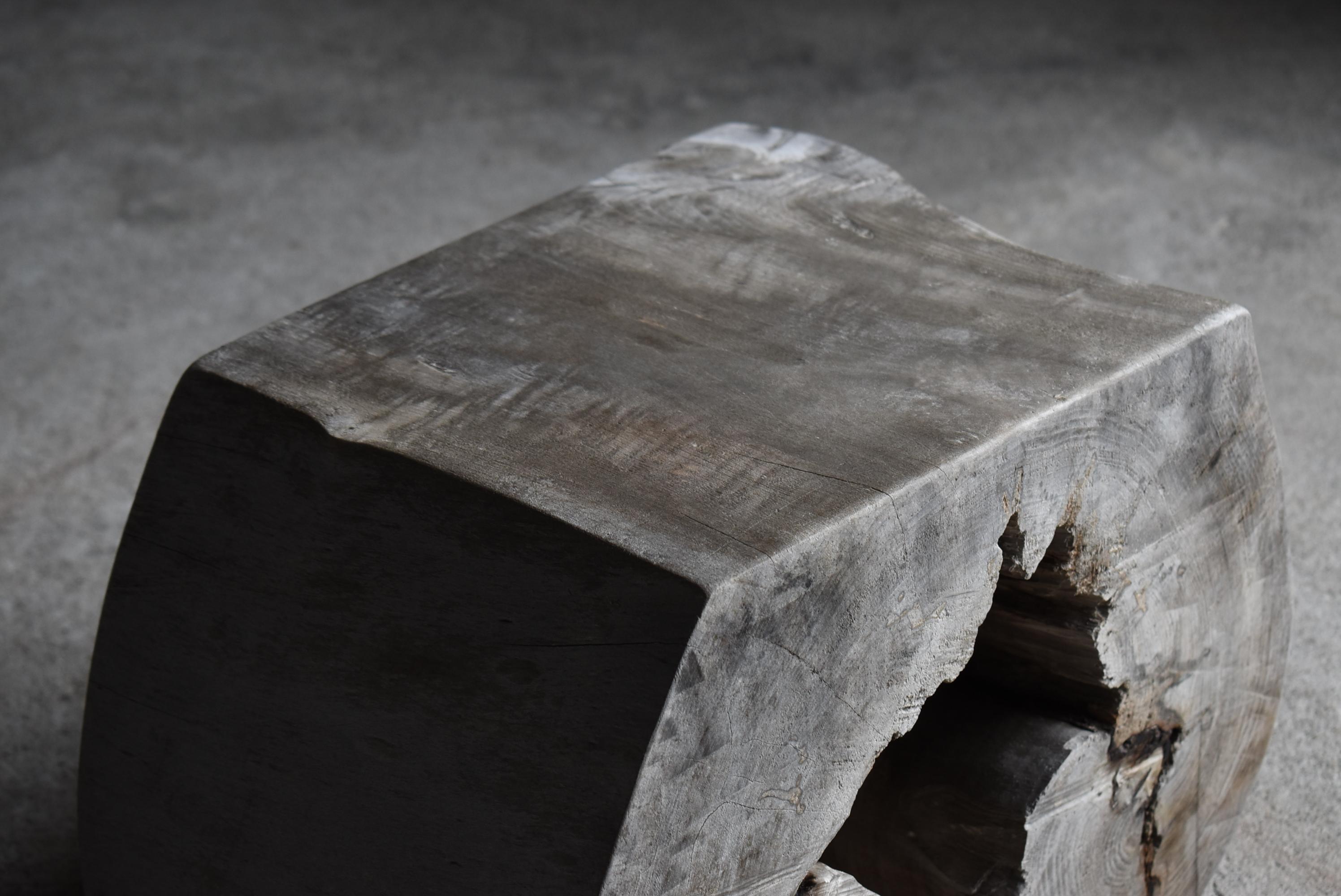 Travail du bois Ancienne chaise d'appoint japonaise primitive 1940s-1960s / Tabouret Présentoir Wabi Sabi en vente