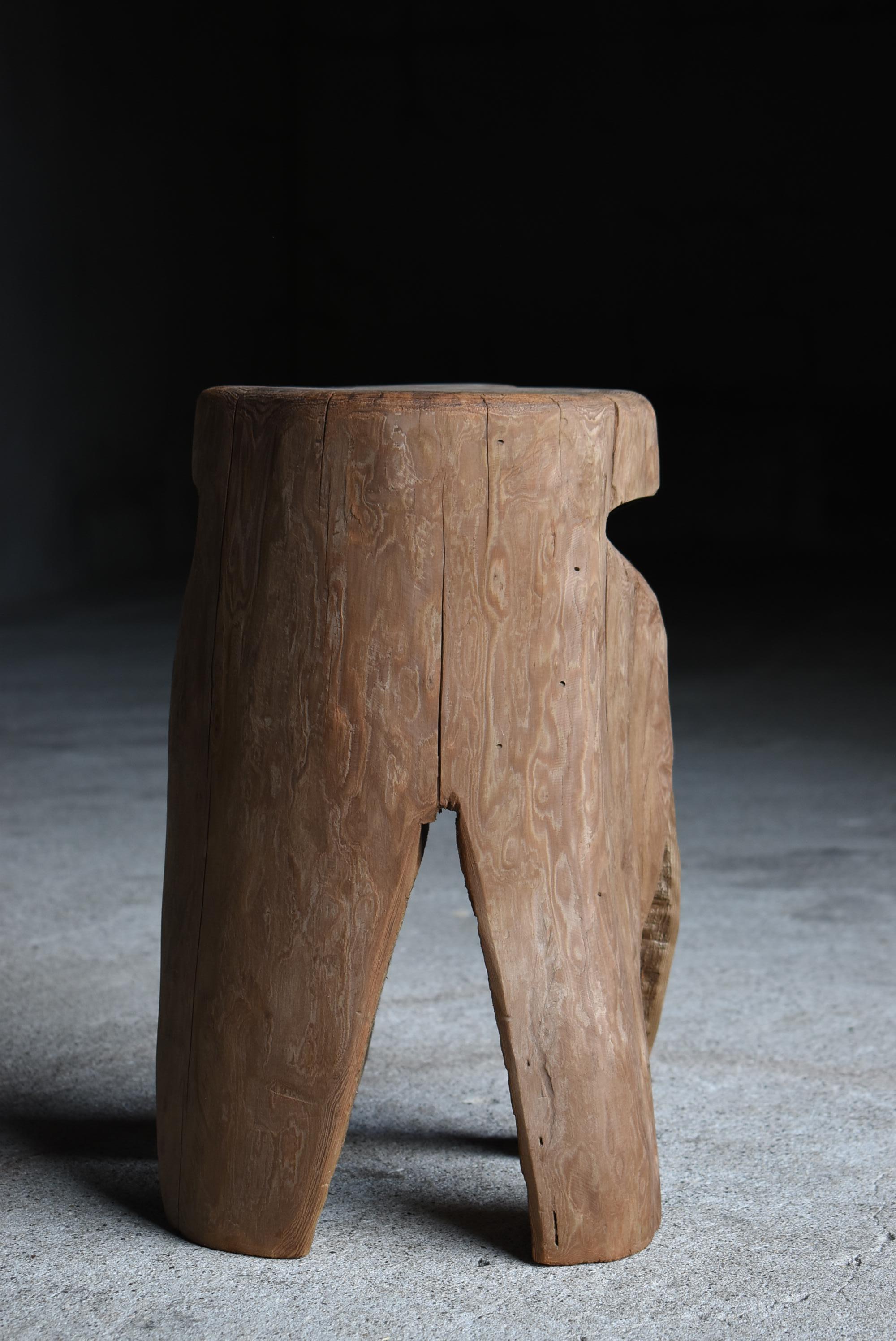 Japanischer alter primitiver Hocker 1950er-1970er Jahre / Beistellstuhl Wabisabi im Angebot 5