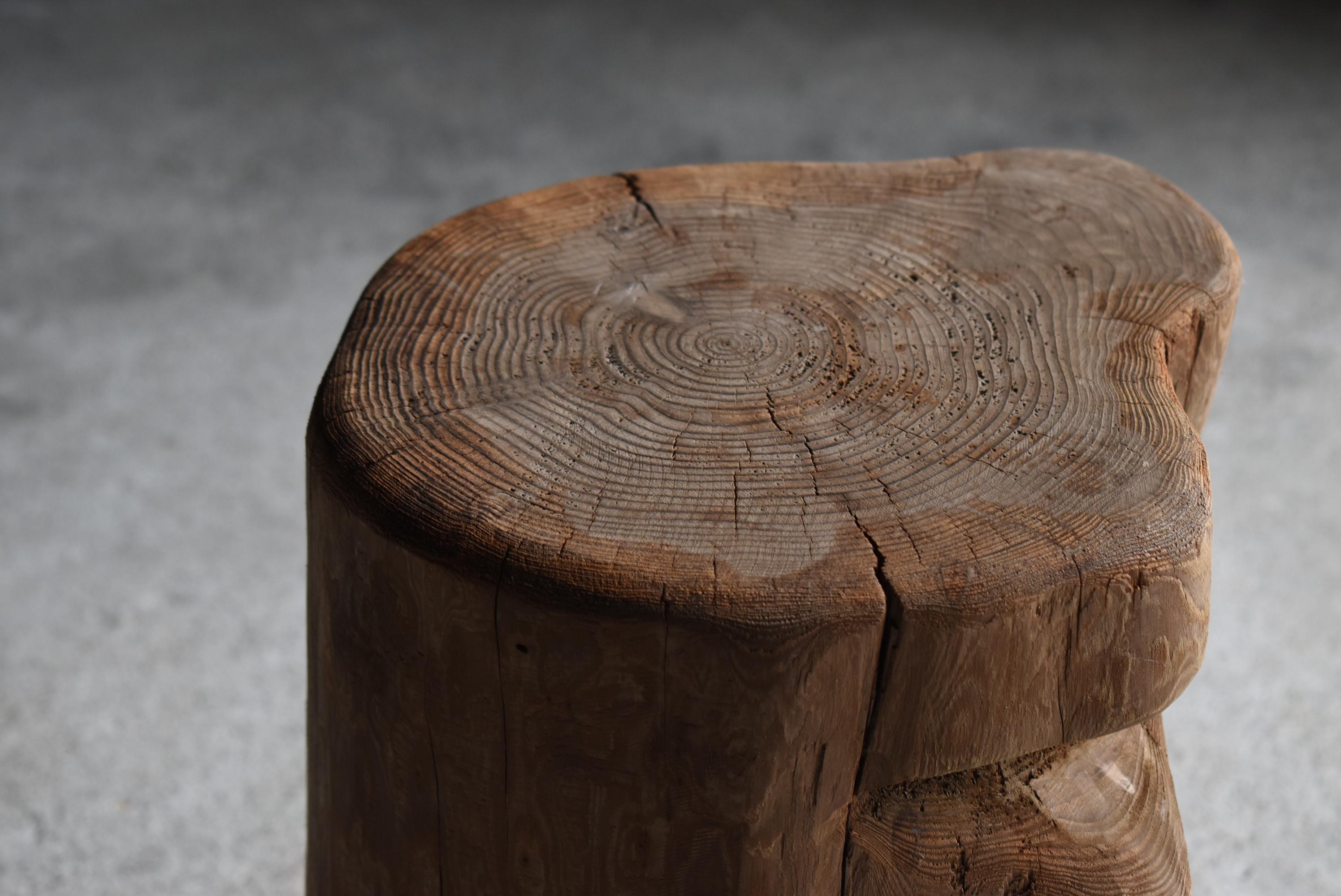 Japanischer alter primitiver Hocker 1950er-1970er Jahre / Beistellstuhl Wabisabi (20. Jahrhundert) im Angebot