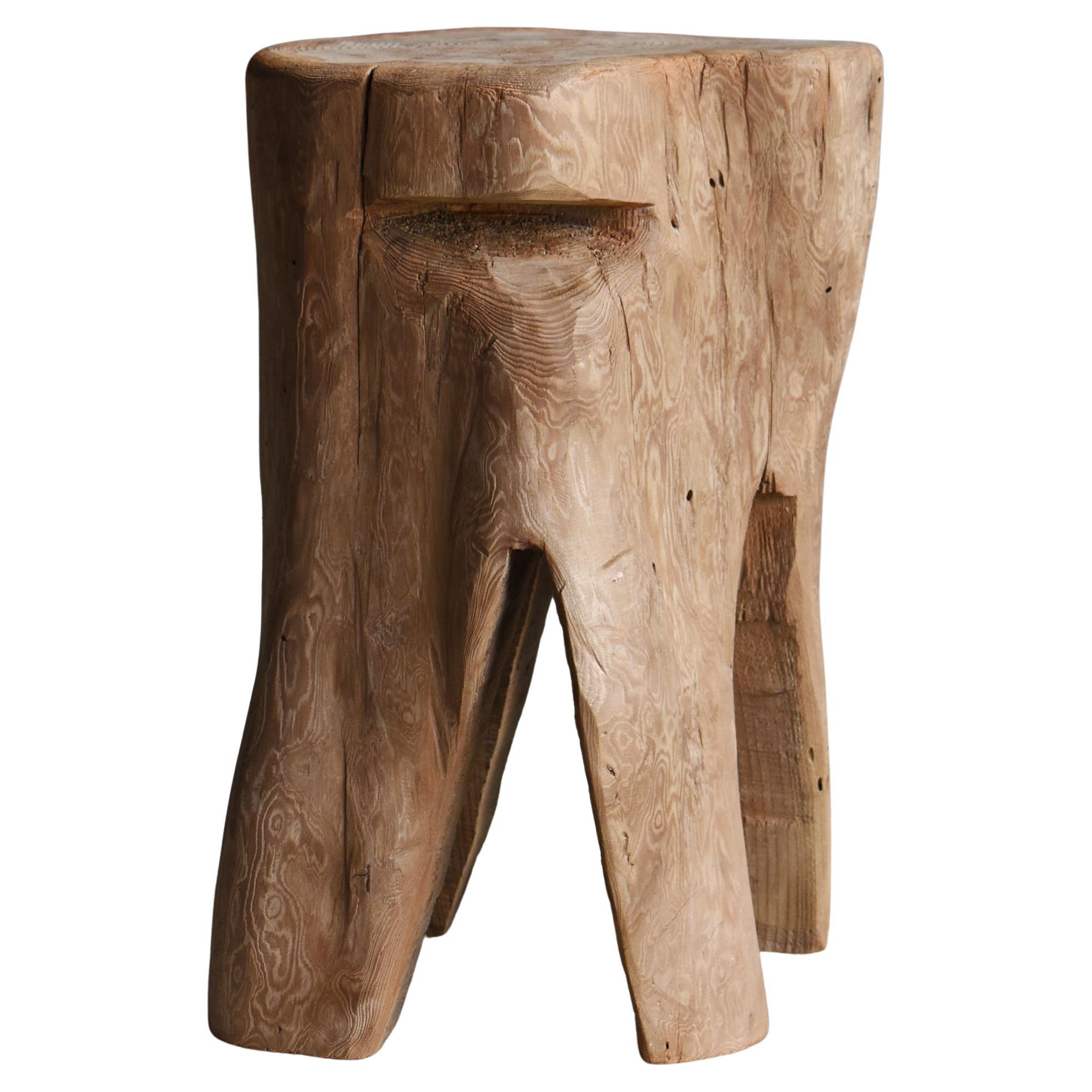 Japanischer alter primitiver Hocker 1950er-1970er Jahre / Beistellstuhl Wabisabi im Angebot