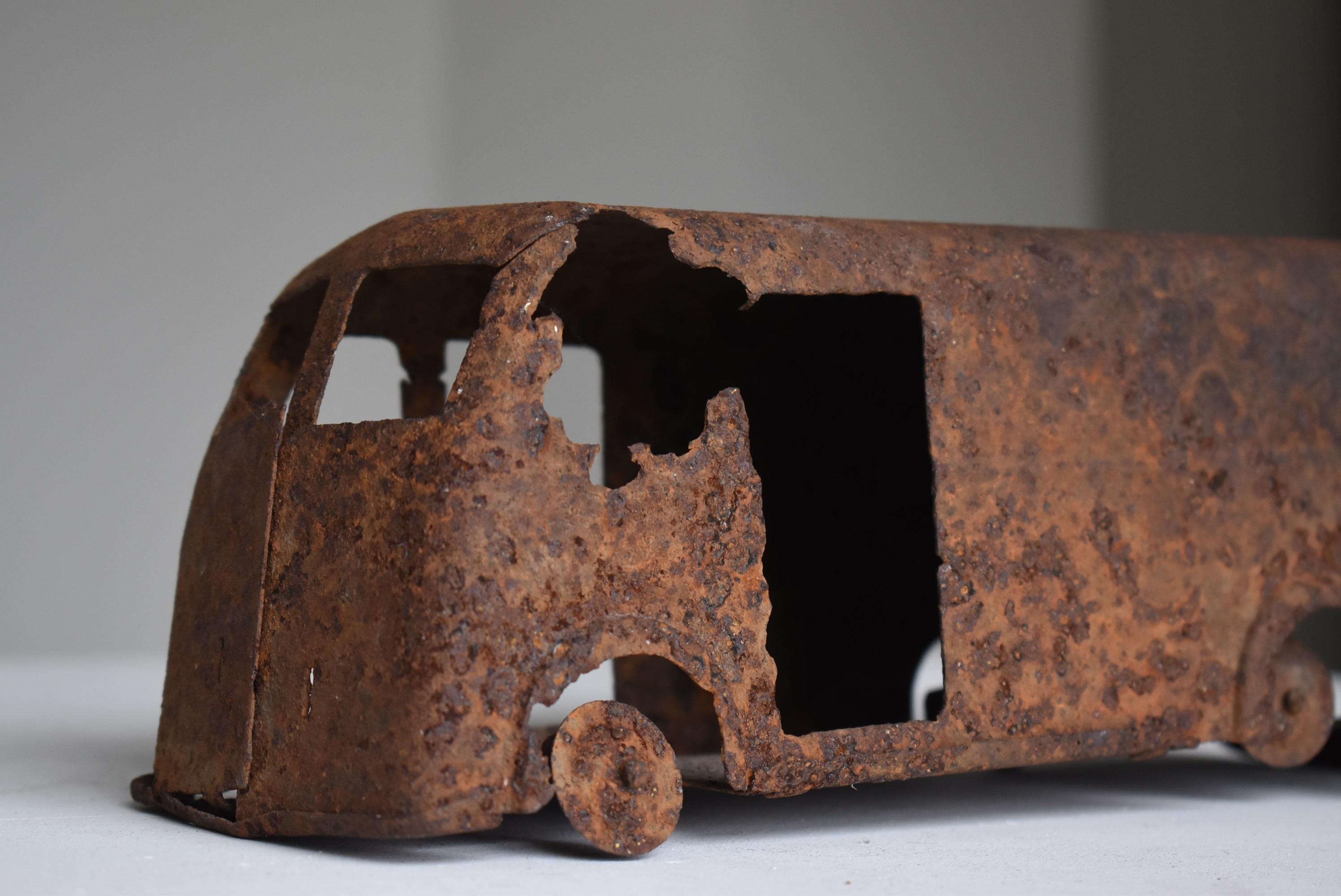 Showa Japanese Old Rusted Car Toys 1940s-1970s/Vintage Iron Object Figurine Wabisabi