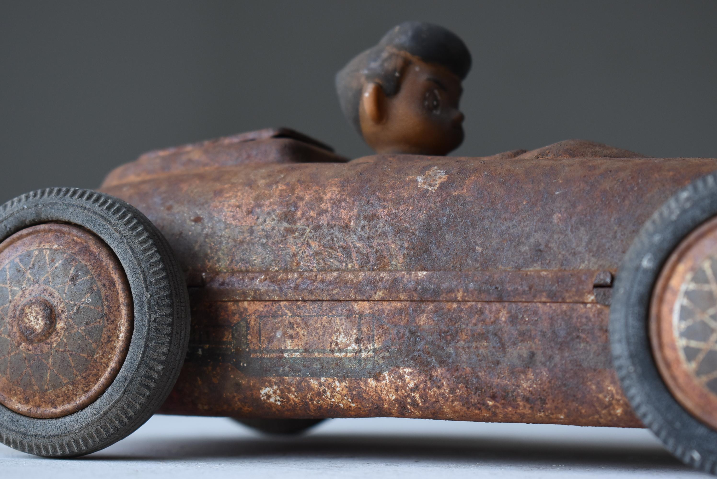 Japanese Old Rusted Toy Car 1950s-1980s / Object Wabi Sabi For Sale 6