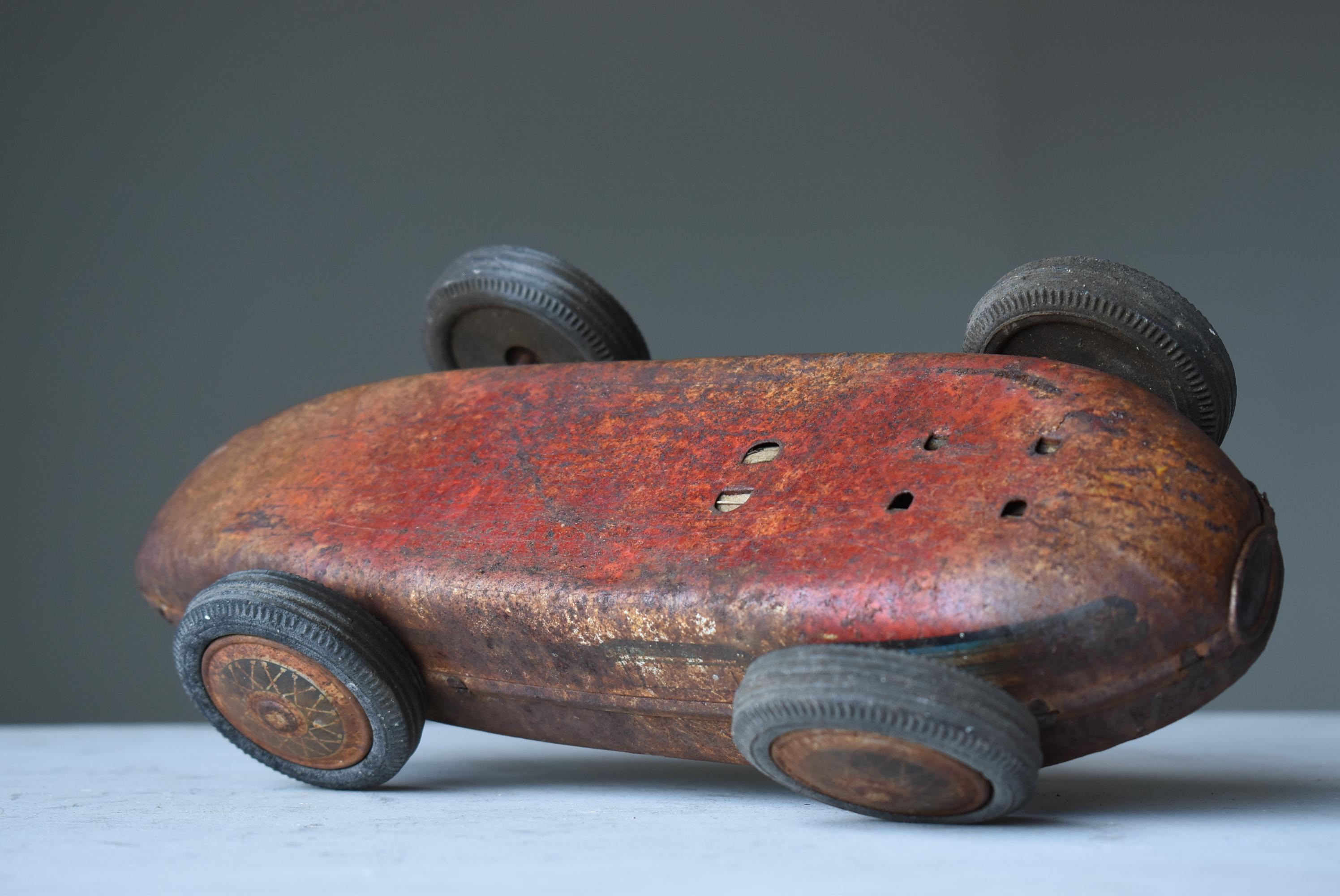 Japanese Old Rusted Toy Car 1950s-1980s / Object Wabi Sabi For Sale 8