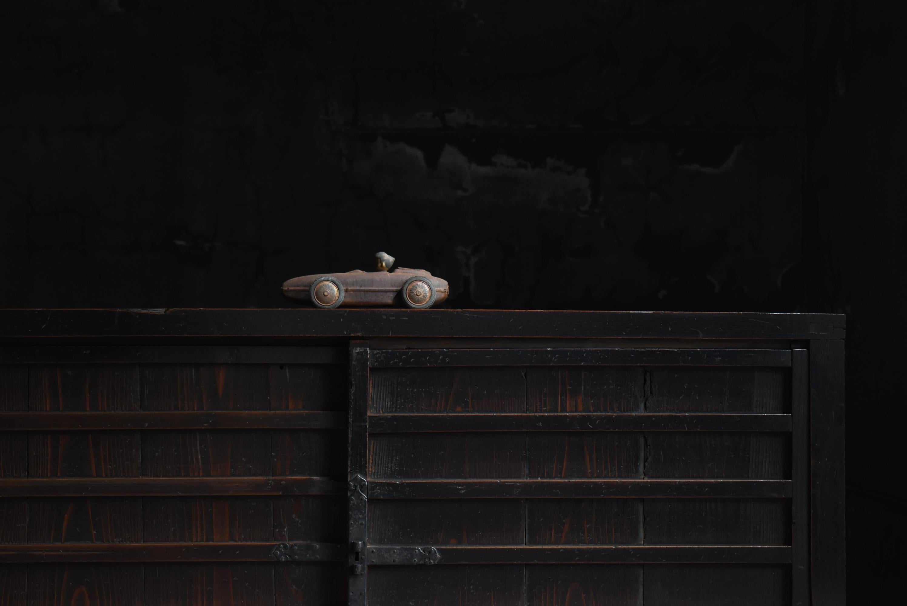 This account is operated by five different companies.
As for me, I specialize in Japanese antiques and carefully selected items.
With my 20 years of experience, I am re-proposing Japanese antiques from a new perspective.

This is an old rusty toy