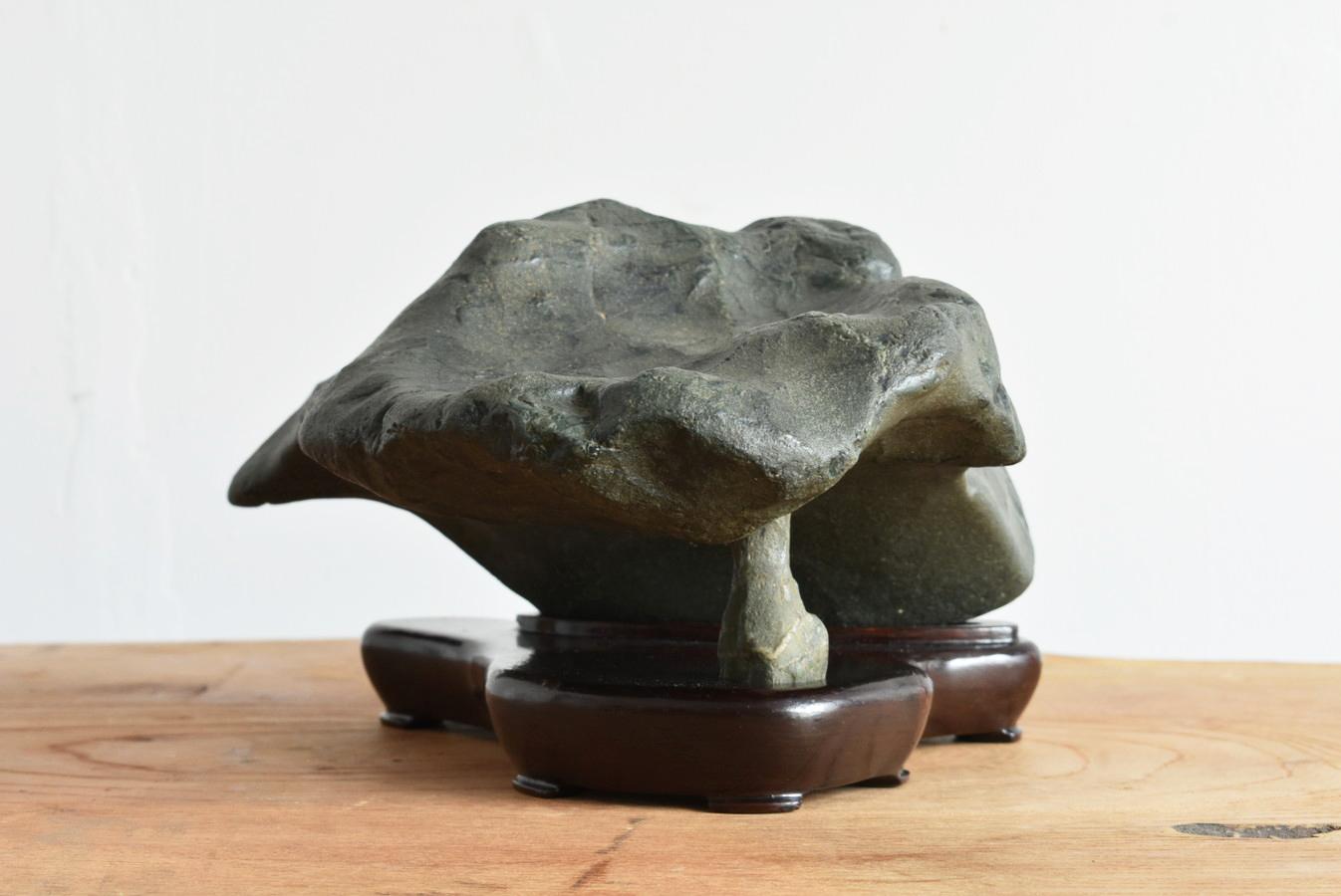 suiseki stone