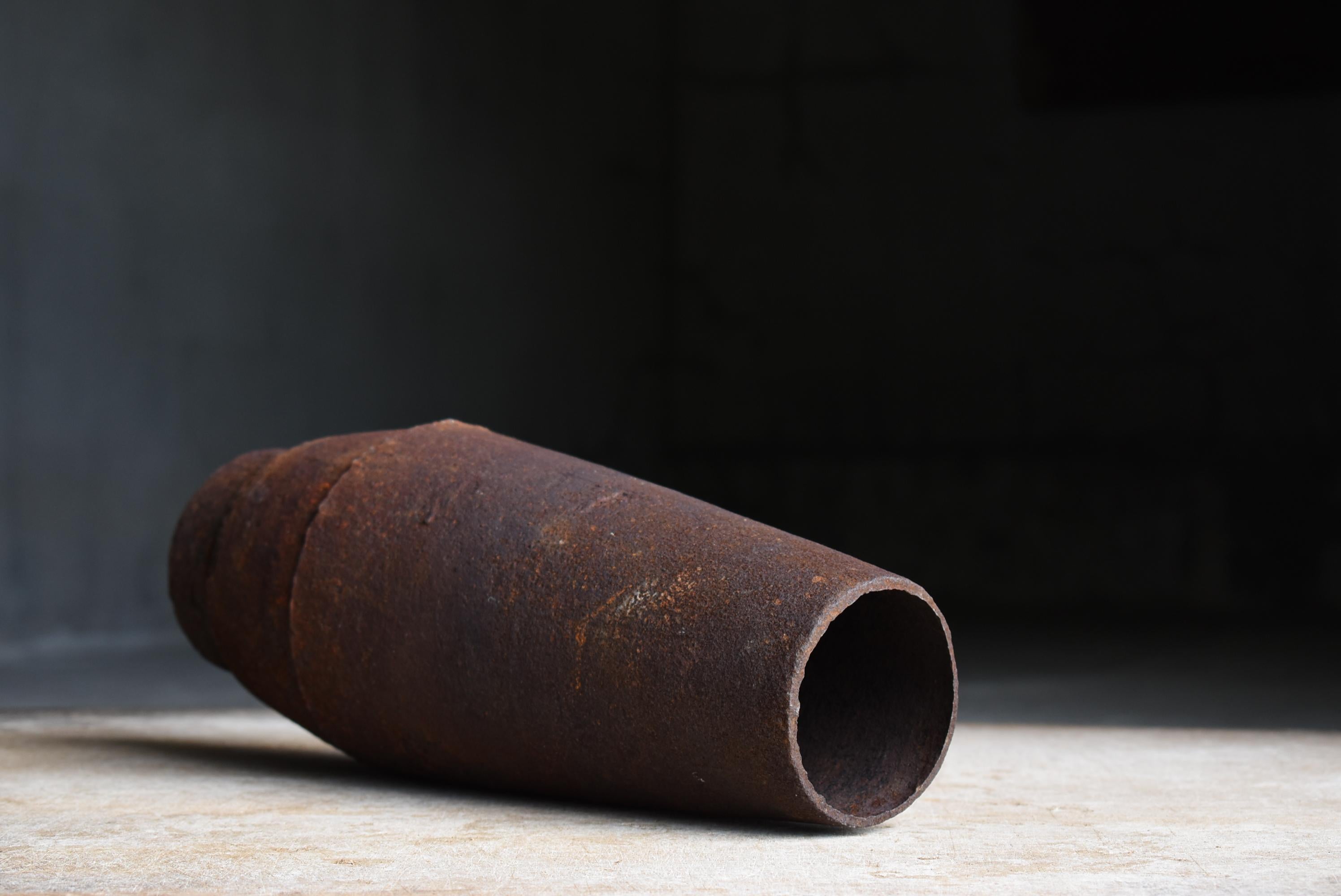 Japanese Old Shell Casing 1930s-1940s / Iron Object Flower Vase Wabi Sabi For Sale 4