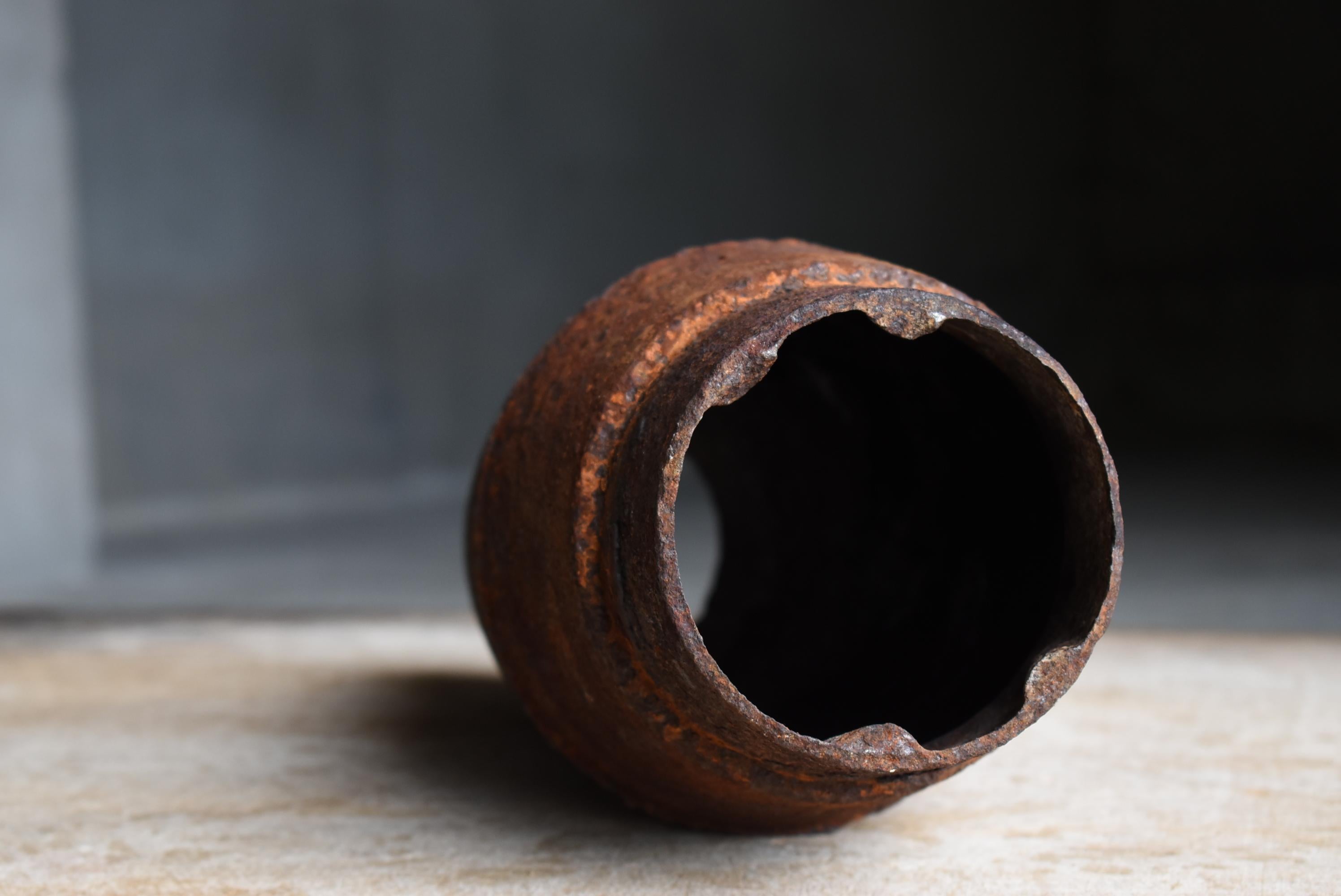 Japanese Old Shell Casing 1930s-1940s / Iron Object Flower Vase Wabi Sabi For Sale 5