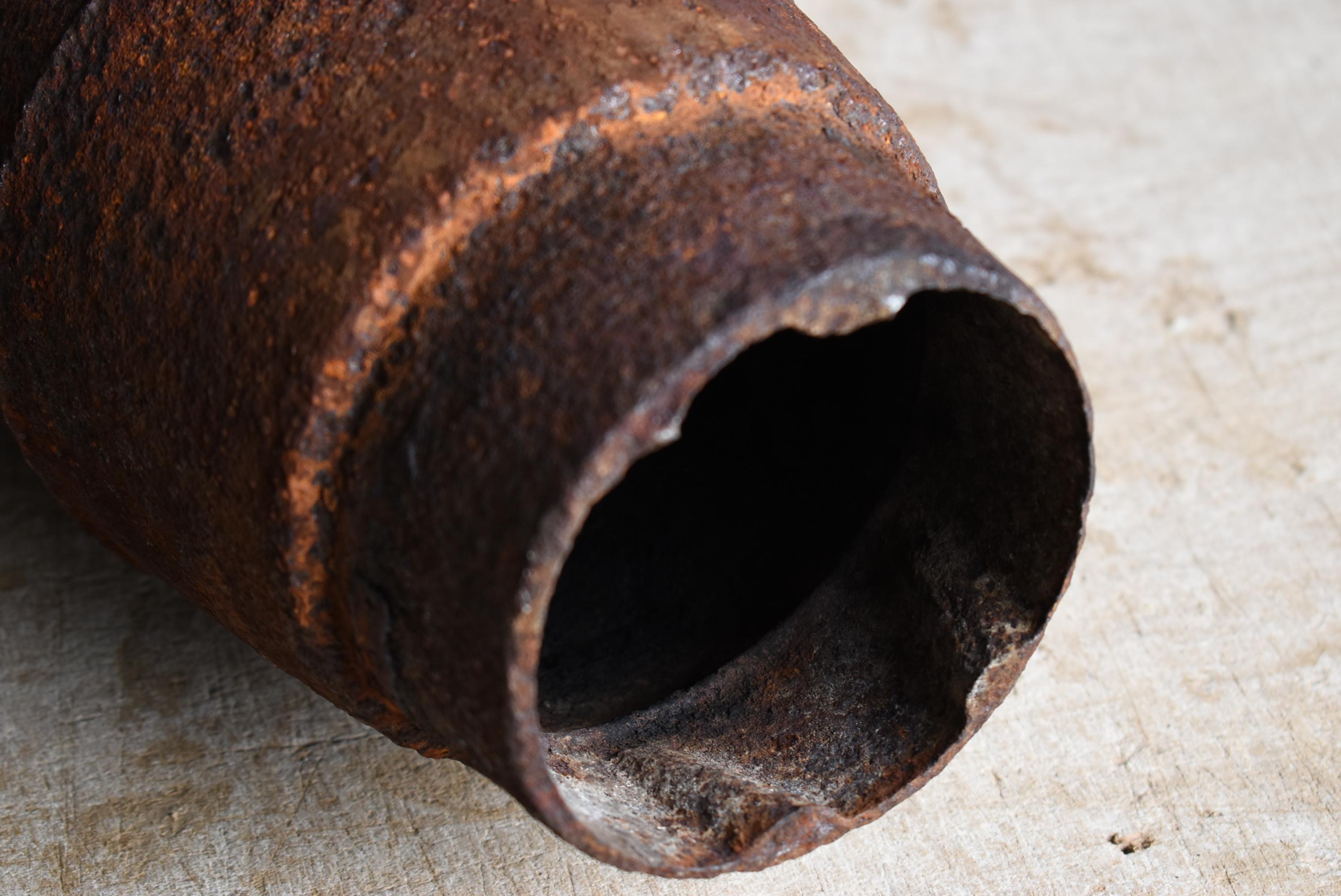 Japanese Old Shell Casing 1930s-1940s / Iron Object Flower Vase Wabi Sabi For Sale 6
