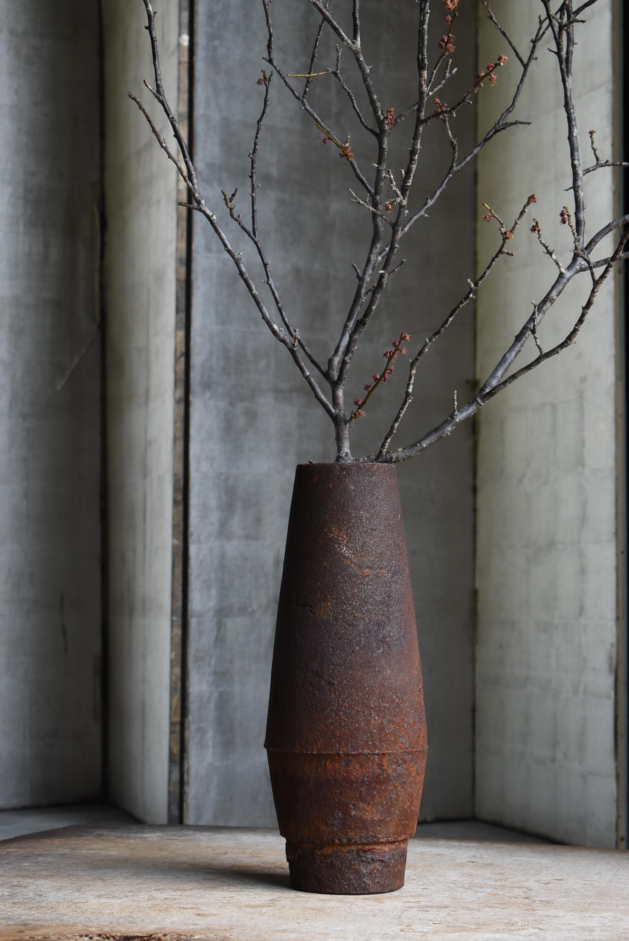 Japanese Old Shell Casing 1930s-1940s / Iron Object Flower Vase Wabi Sabi For Sale 7