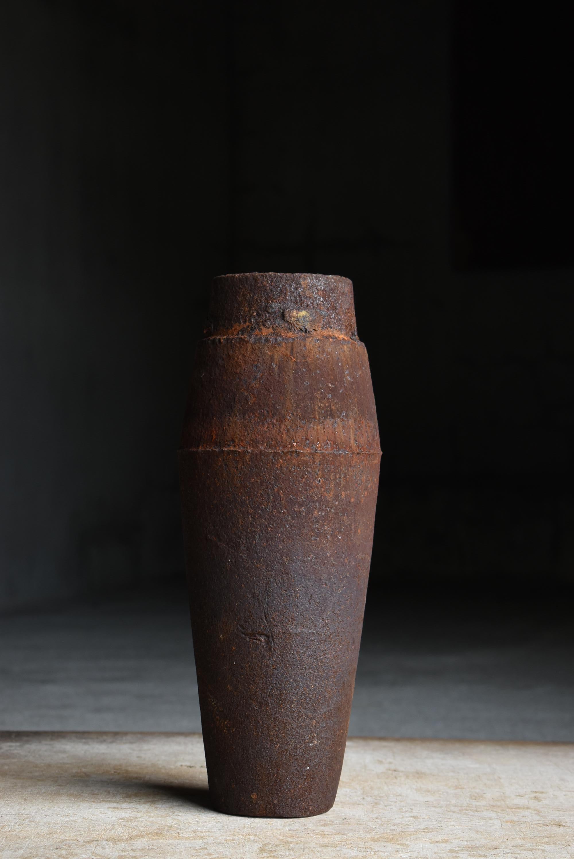 Japanese Old Shell Casing 1930s-1940s / Iron Object Flower Vase Wabi Sabi For Sale 3
