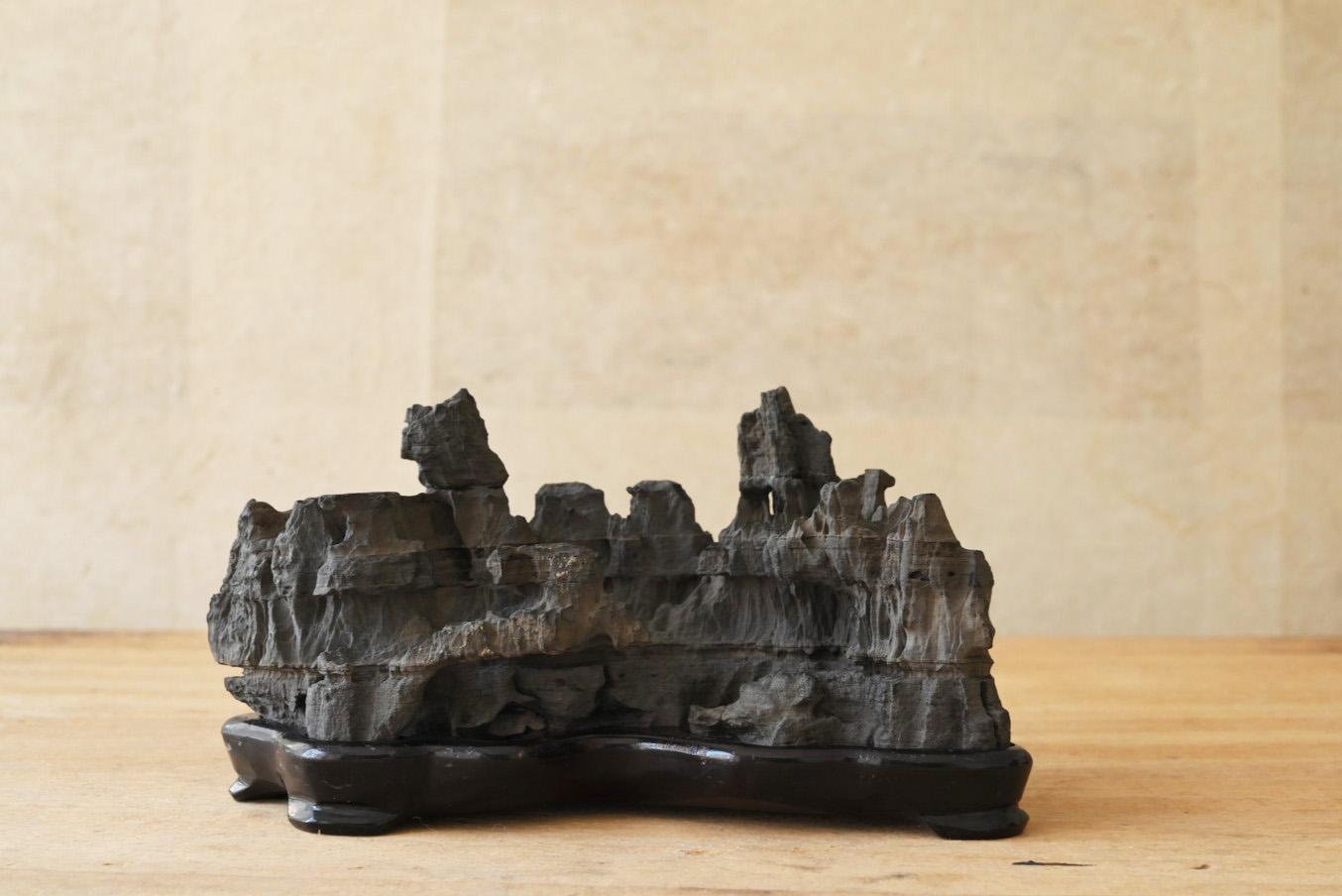Sculpté à la main Pierre d'appréciation japonaise ancienne/scholar's pierre/scenery of cliff/[suiseki] en vente