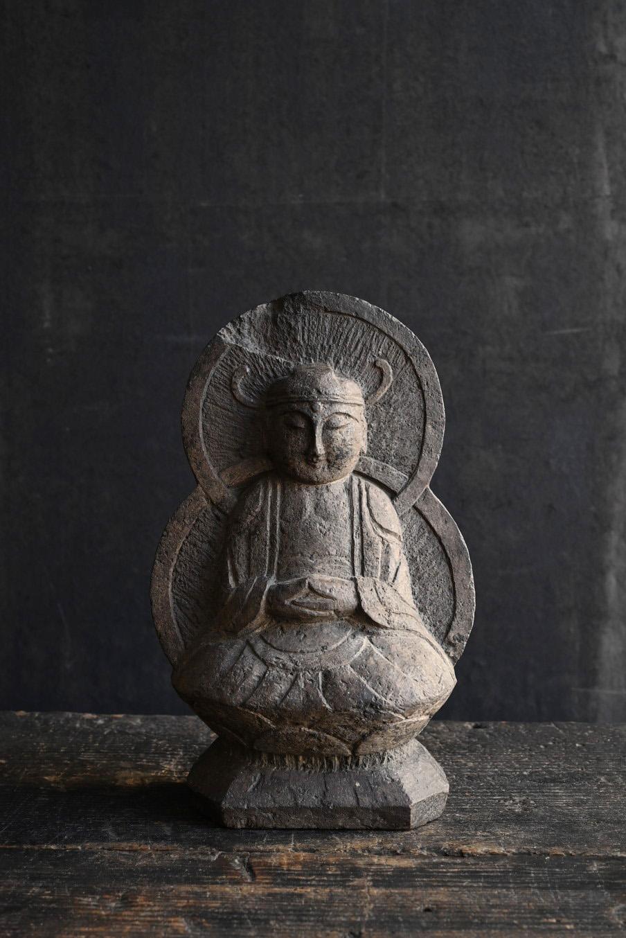 Japanese old small stone Buddha/Edo period/Tathagata(Nyorai) Buddha statue In Good Condition In Sammu-shi, Chiba