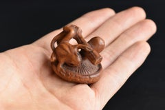 Japanese Old Small Wood Carving Art / 'Netsuke' / Frog Mushroom