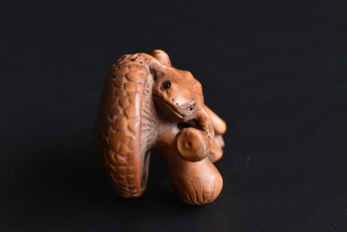 Showa Japanese Old Small Wood Carving Art / 'Netsuke' / Frog Mushroom