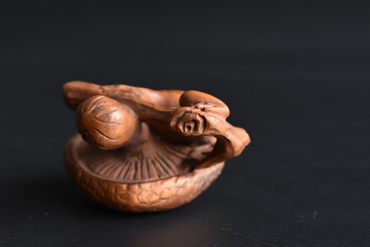 Japanese Old Small Wood Carving Art / 'Netsuke' / Frog Mushroom In Good Condition In Sammu-shi, Chiba