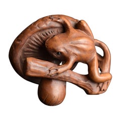 Japanese Old Small Wood Carving Art / 'Netsuke' / Frog Mushroom