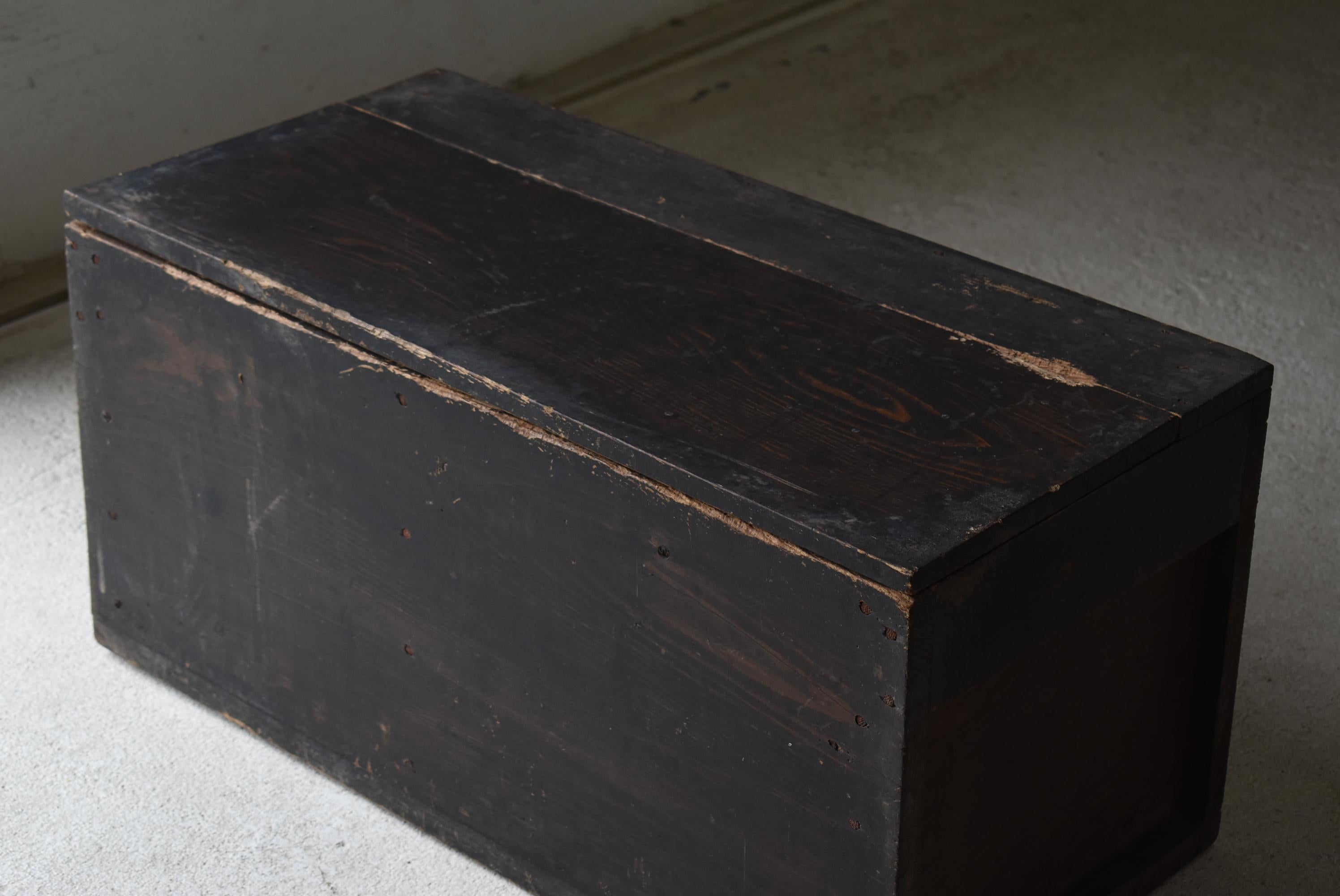 Woodwork Japanese Old Wabi-Sabi Box 1948s / Tansu Sofa Table