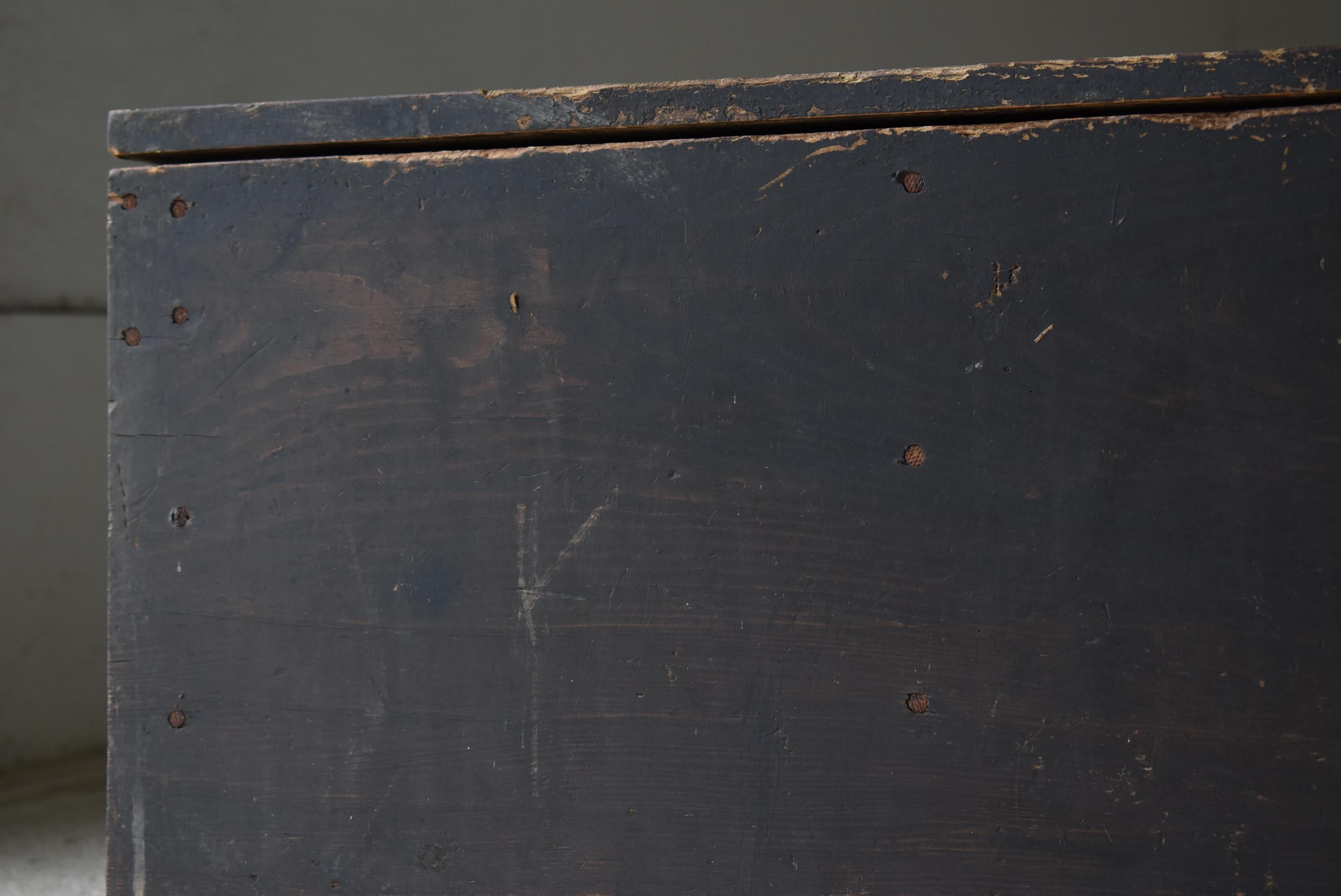 Japanese Old Wabi-Sabi Box 1948s / Tansu Sofa Table In Good Condition In Sammu-shi, Chiba