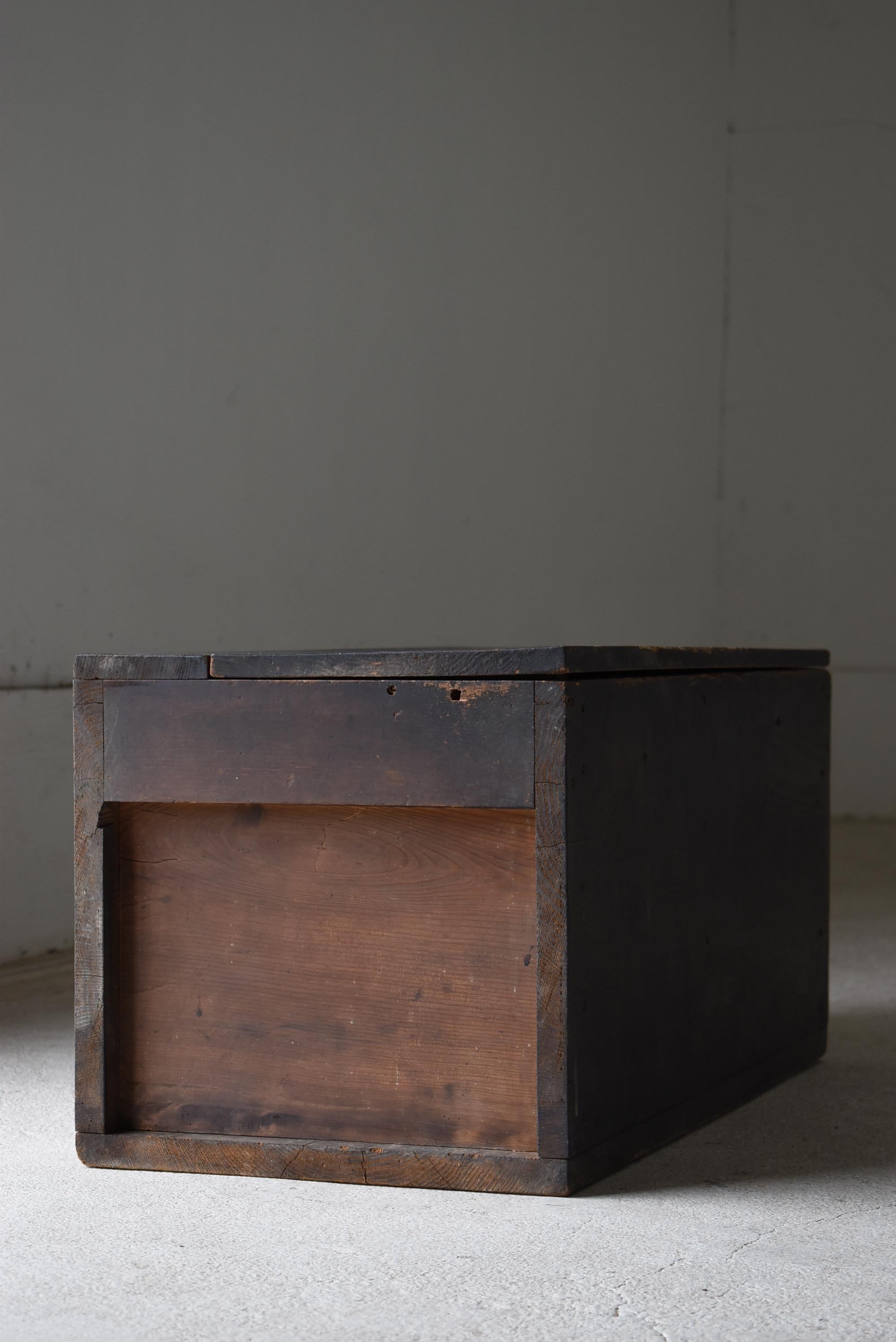 Mid-20th Century Japanese Old Wabi-Sabi Box 1948s / Tansu Sofa Table