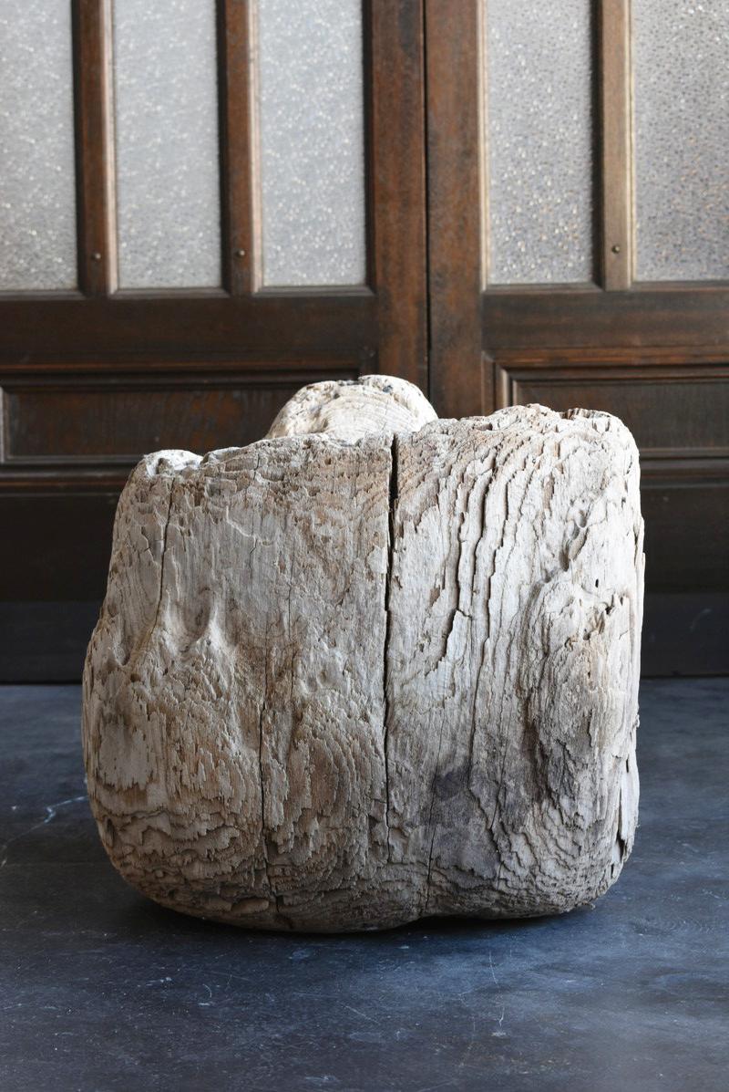 Japanese Old Wabi-Sabi Stool / Block of Wood / Modern Chair / 1960 or Later In Good Condition In Sammu-shi, Chiba