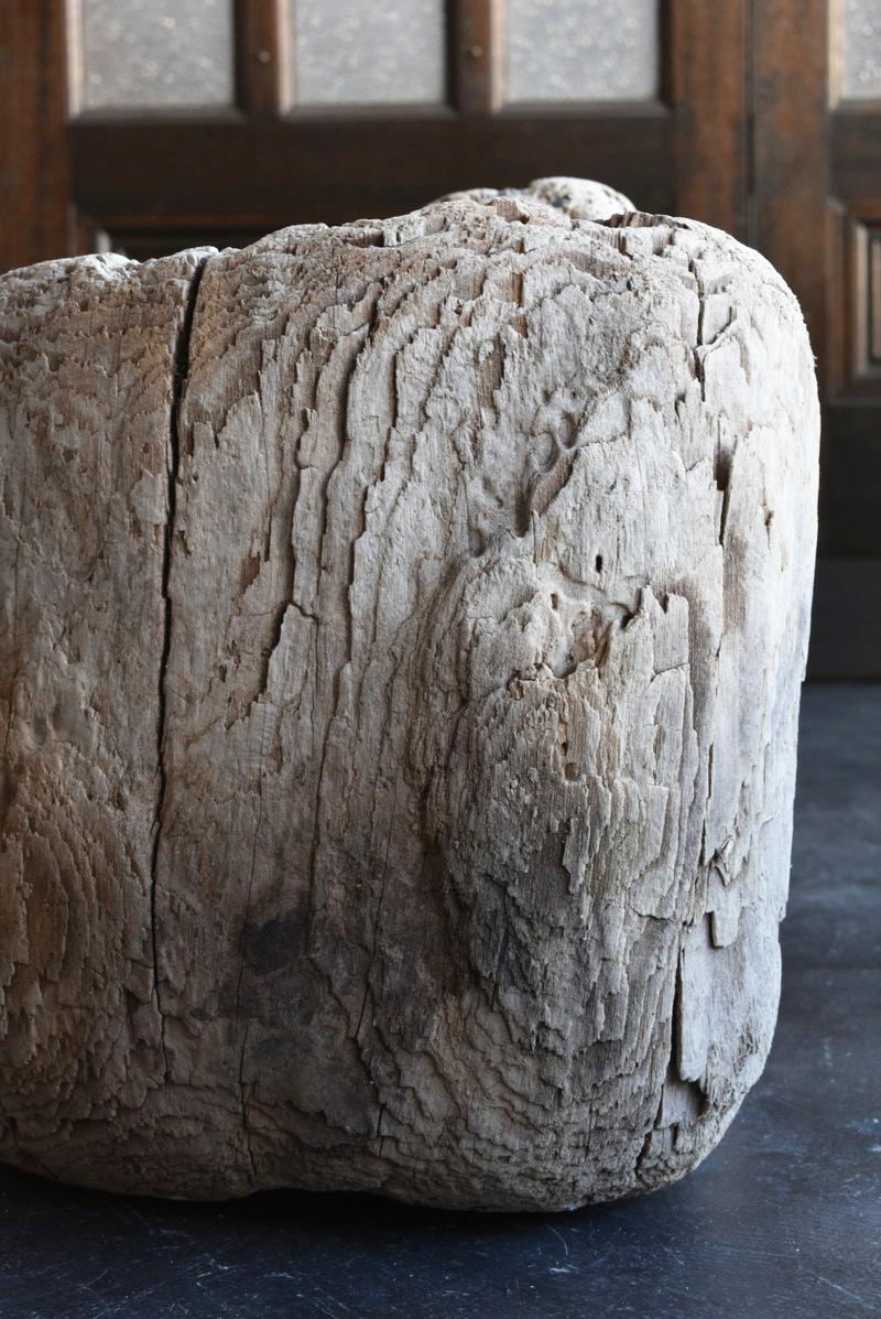 Japanese Old Wabi-Sabi Stool / Block of Wood / Modern Chair / 1960 or Later 1