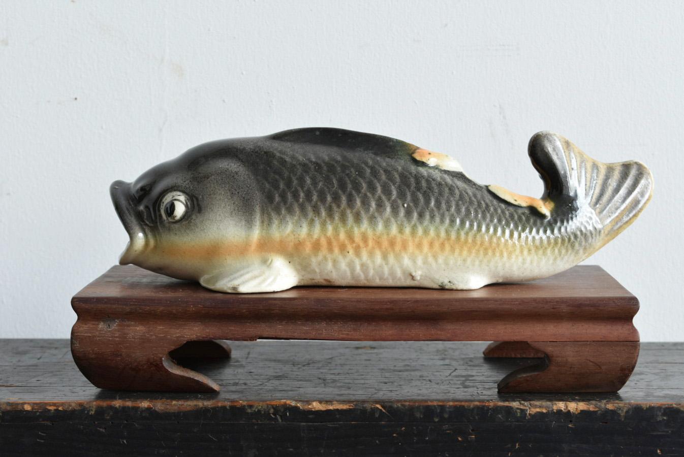 Japanese old wall-mounted pottery vase/carp figurine/20th century/Showa In Good Condition For Sale In Sammu-shi, Chiba