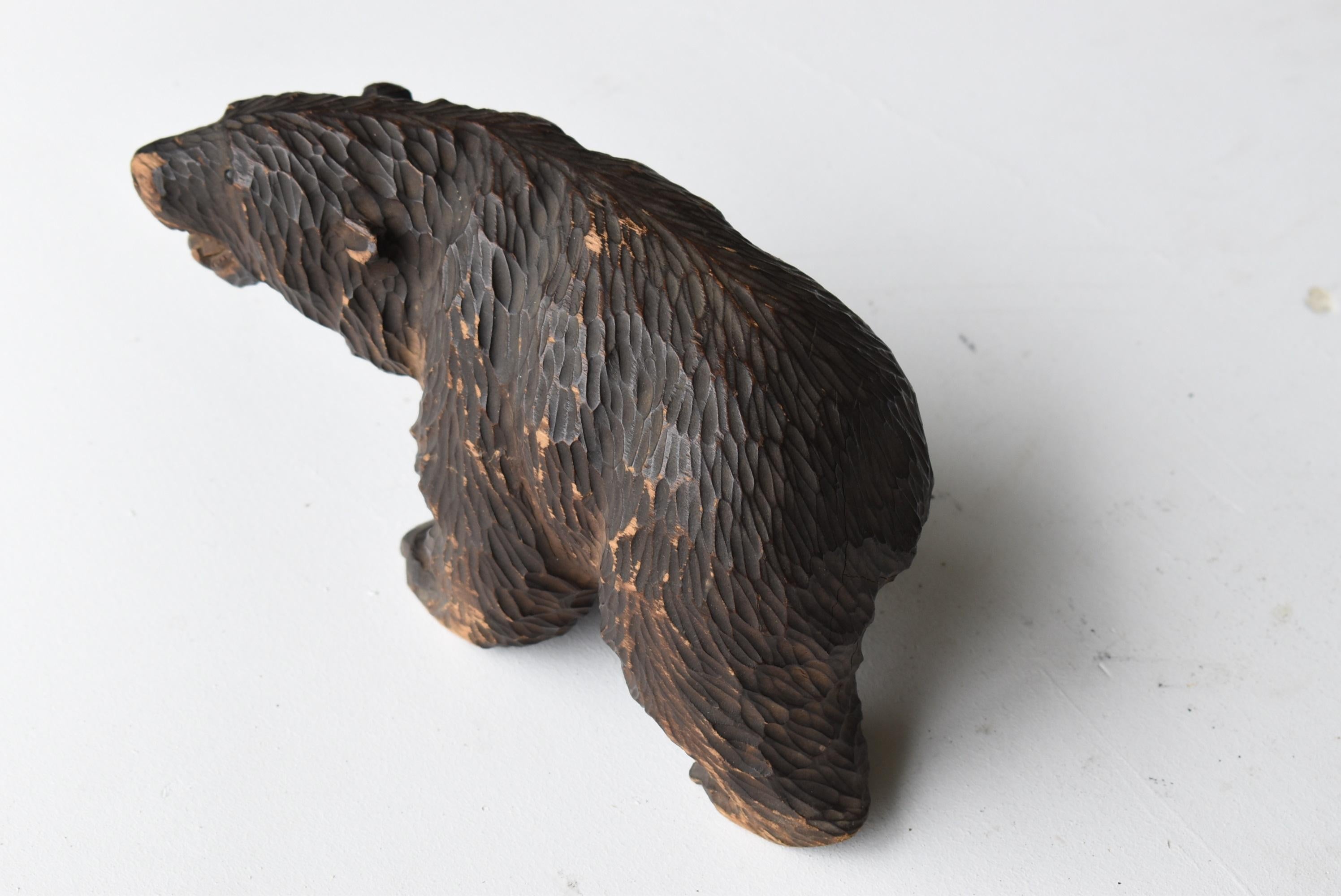 Sculpture japonaise d'ours en bois ancien sculpté des années 1930-1950 / Figurine vintage - Art populaire en vente 4