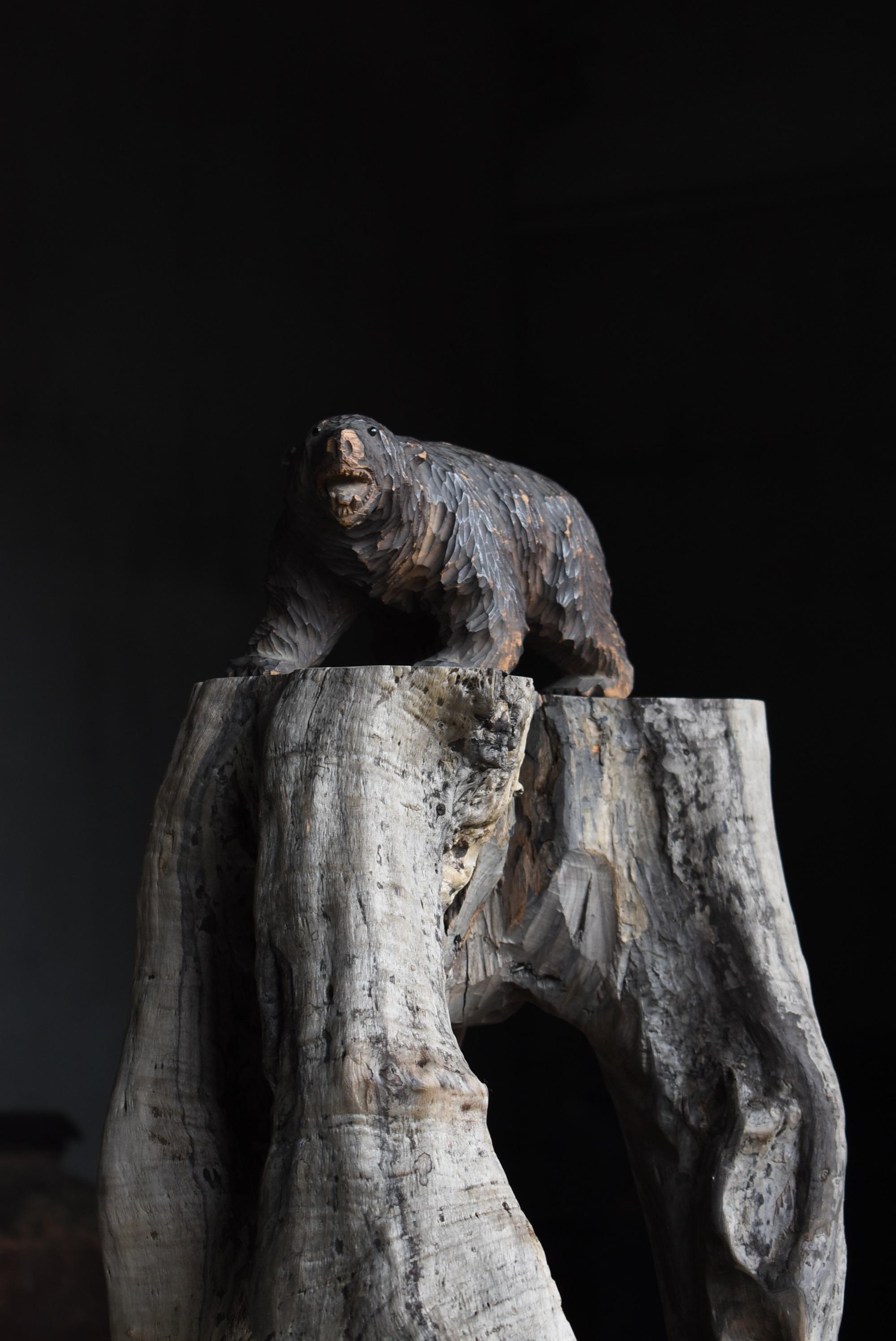 Sculpture japonaise d'ours en bois ancien sculpté des années 1930-1950 / Figurine vintage - Art populaire en vente 6
