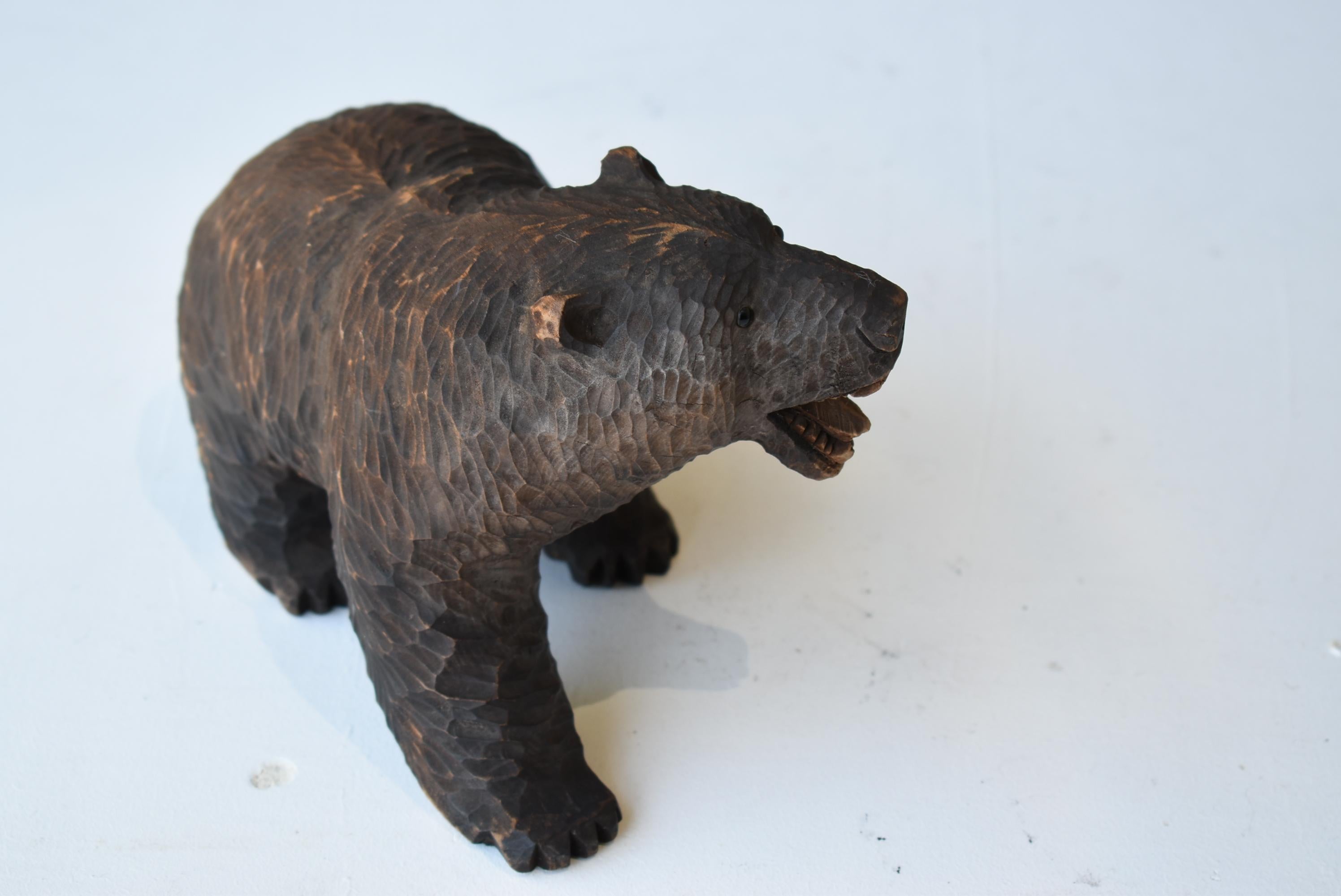 Sculpture japonaise d'ours en bois ancien sculpté des années 1930-1950 / Figurine vintage - Art populaire en vente 8