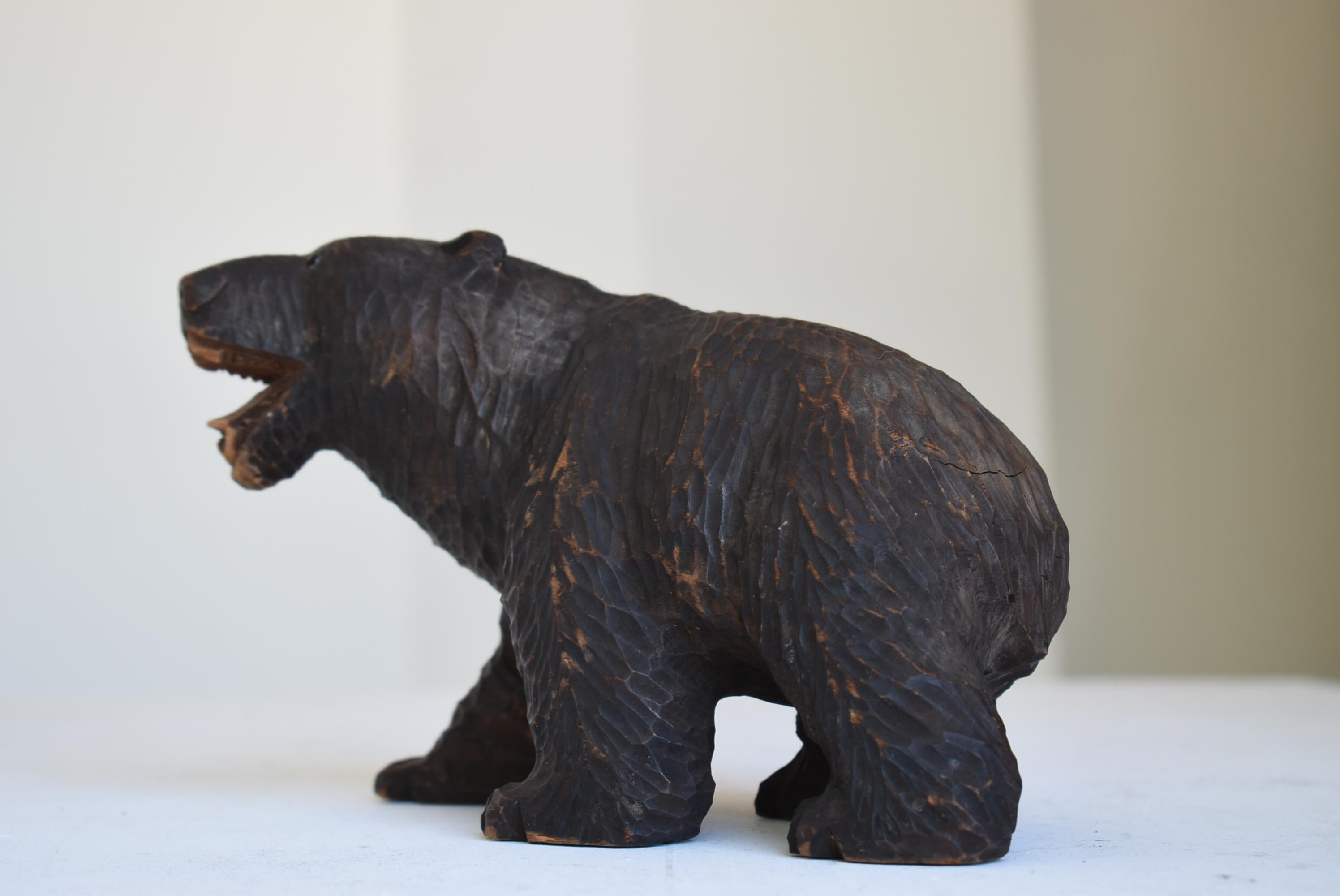 Japanese Old Wood Carving Bear 1930s-1950s/Vintage Figurine Sculpture Folk Art In Good Condition For Sale In Sammu-shi, Chiba