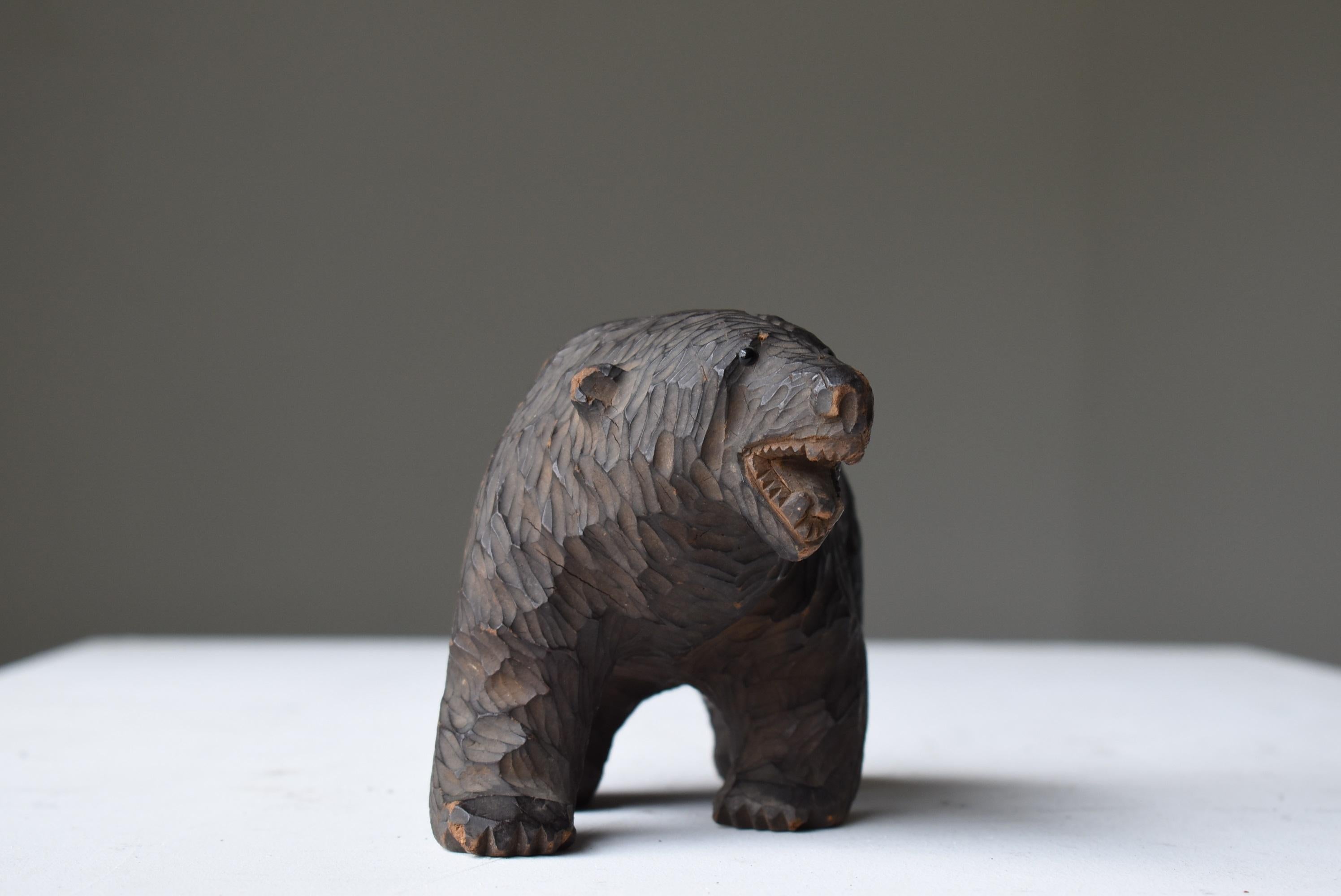 Japanese Old Wood Carving Bear 1930s-1950s/Vintage Figurine Sculpture Folk Art In Good Condition For Sale In Sammu-shi, Chiba