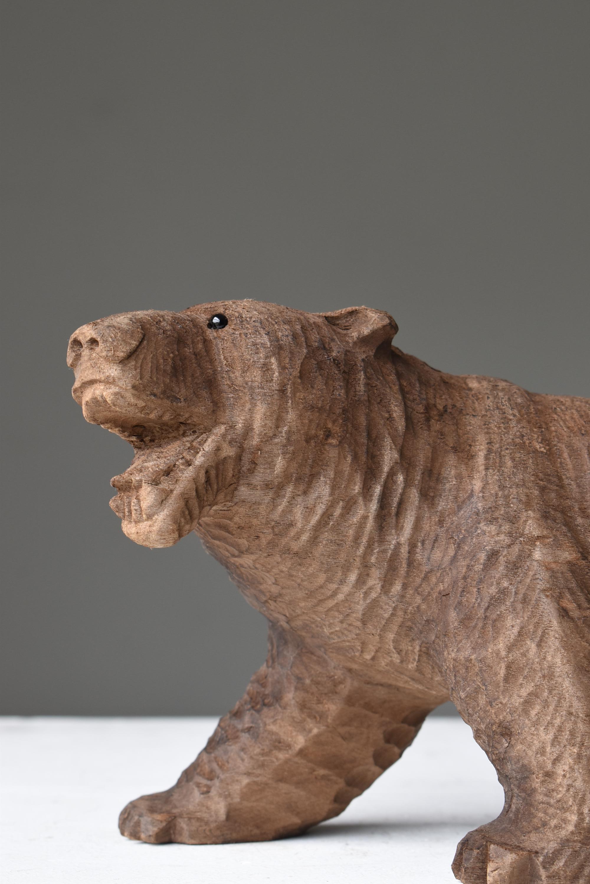 Japanischer Schnitzbär 1950er-1970er Jahre / Skulptur Figur (Handgeschnitzt) im Angebot
