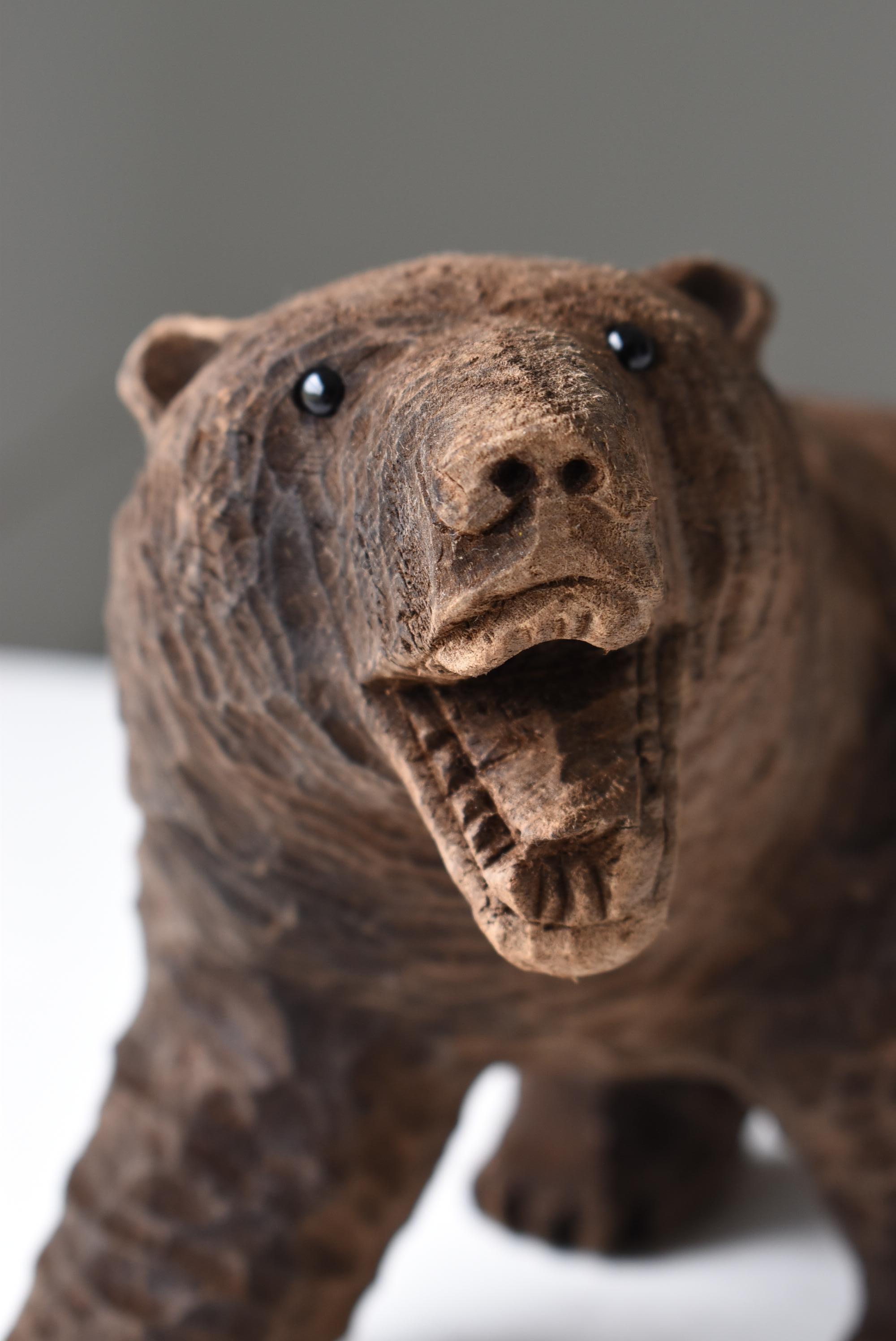 Japanischer Schnitzbär 1950er-1970er Jahre / Skulptur Figur (Zedernholz) im Angebot