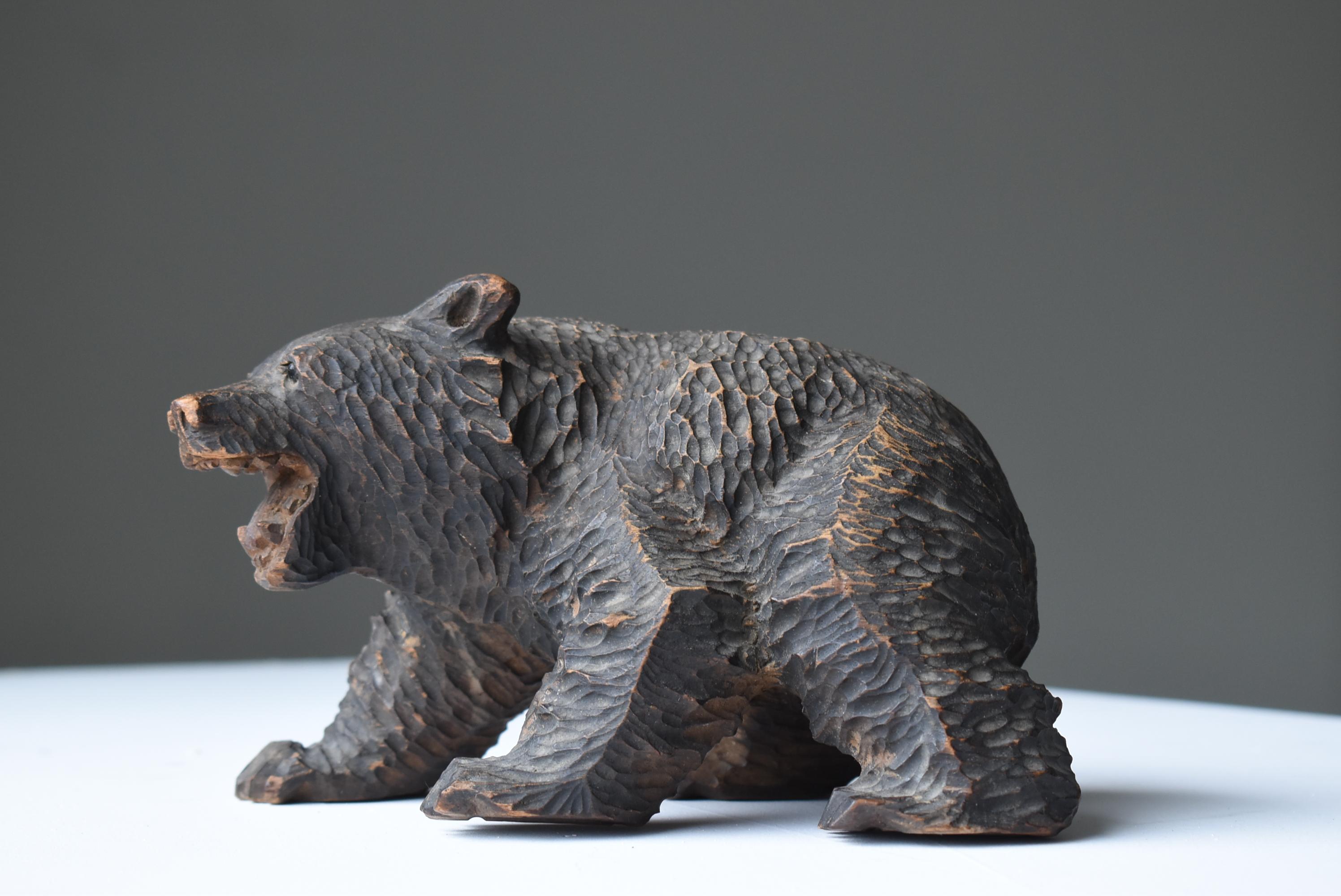 Japanese Old Wood Carving Bear Ainu 1930s-1950s/Vintage Figurine Sculpture In Good Condition In Sammu-shi, Chiba