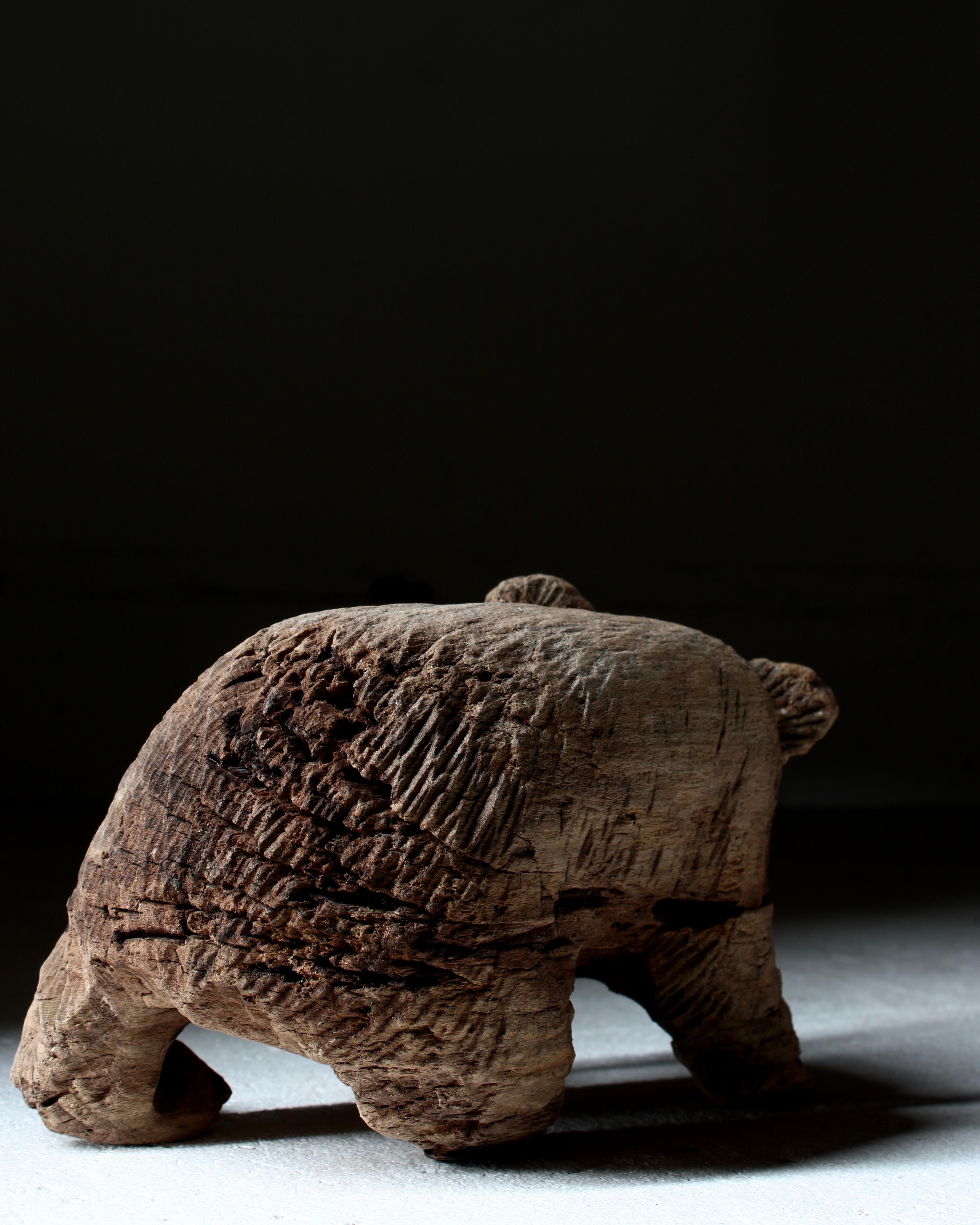 Japanese Old Wood Carving Bear / Wooden Figurine / 1950-1970s / Wabi-Sabi Mingei In Fair Condition In Iwate-gun Shizukuishi-cho, Iwate Prefecture